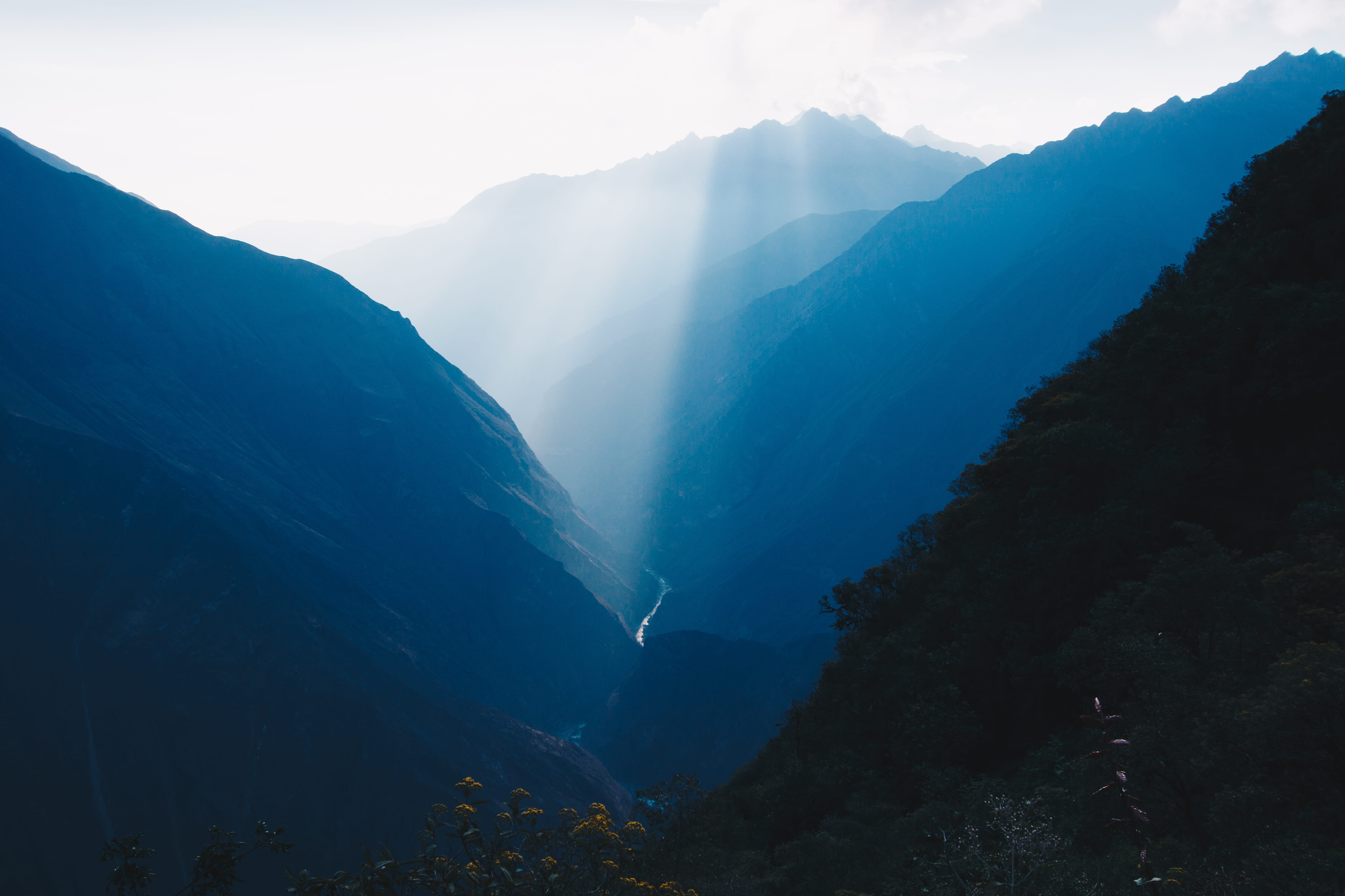 beams, sunlight, beauty in nature, land, mountains, fog, day, 4K, tree, apurimac, low angle view, mountain, remote, mountain range, plant, non-urban scene, HD Wallpaper