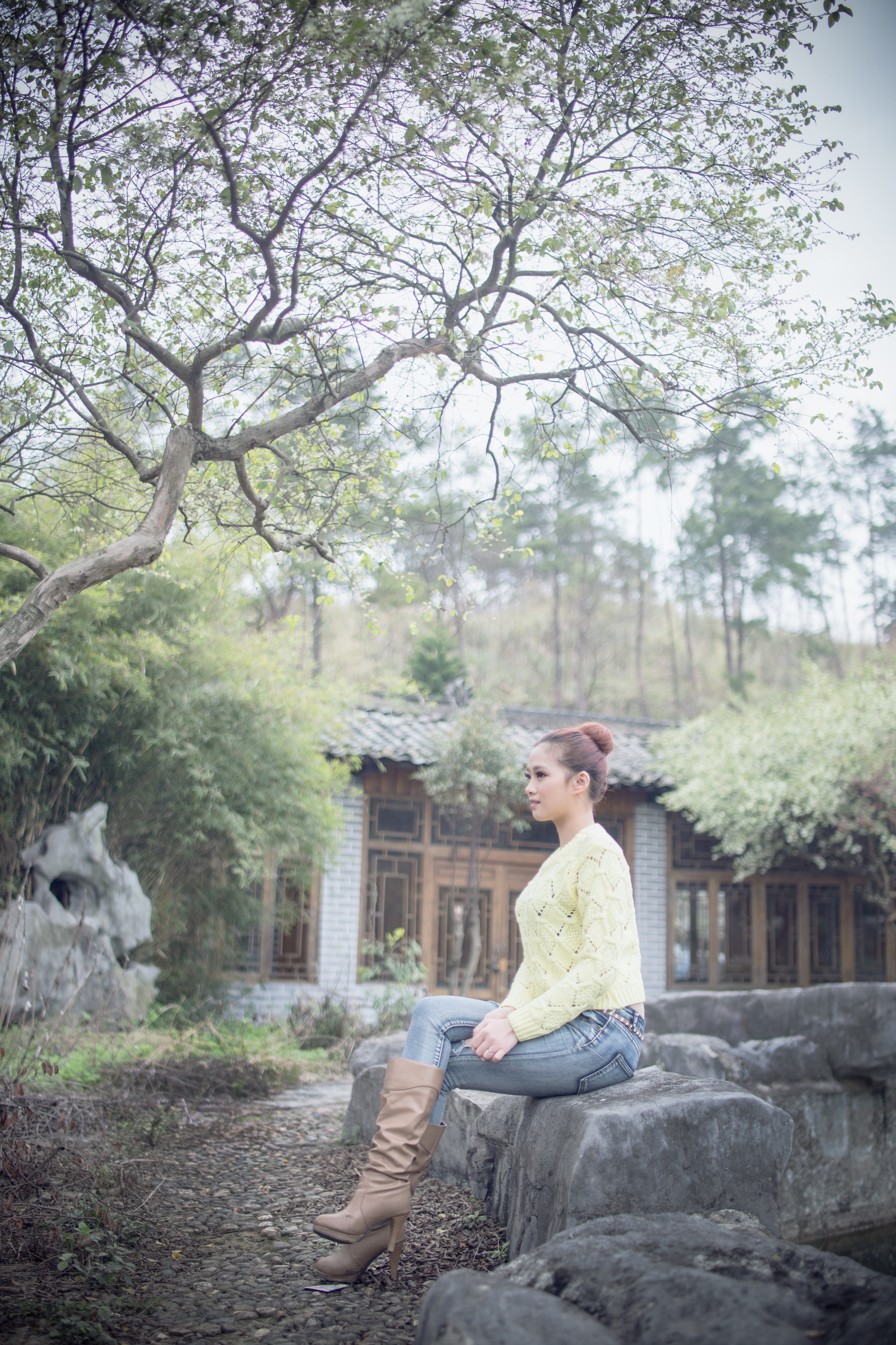 house, beautiful woman, casual clothing, hairstyle, young adult, the new green, park photo, contemplation, Yard, full length, the yard, simple and elegant, Phone HD Wallpaper