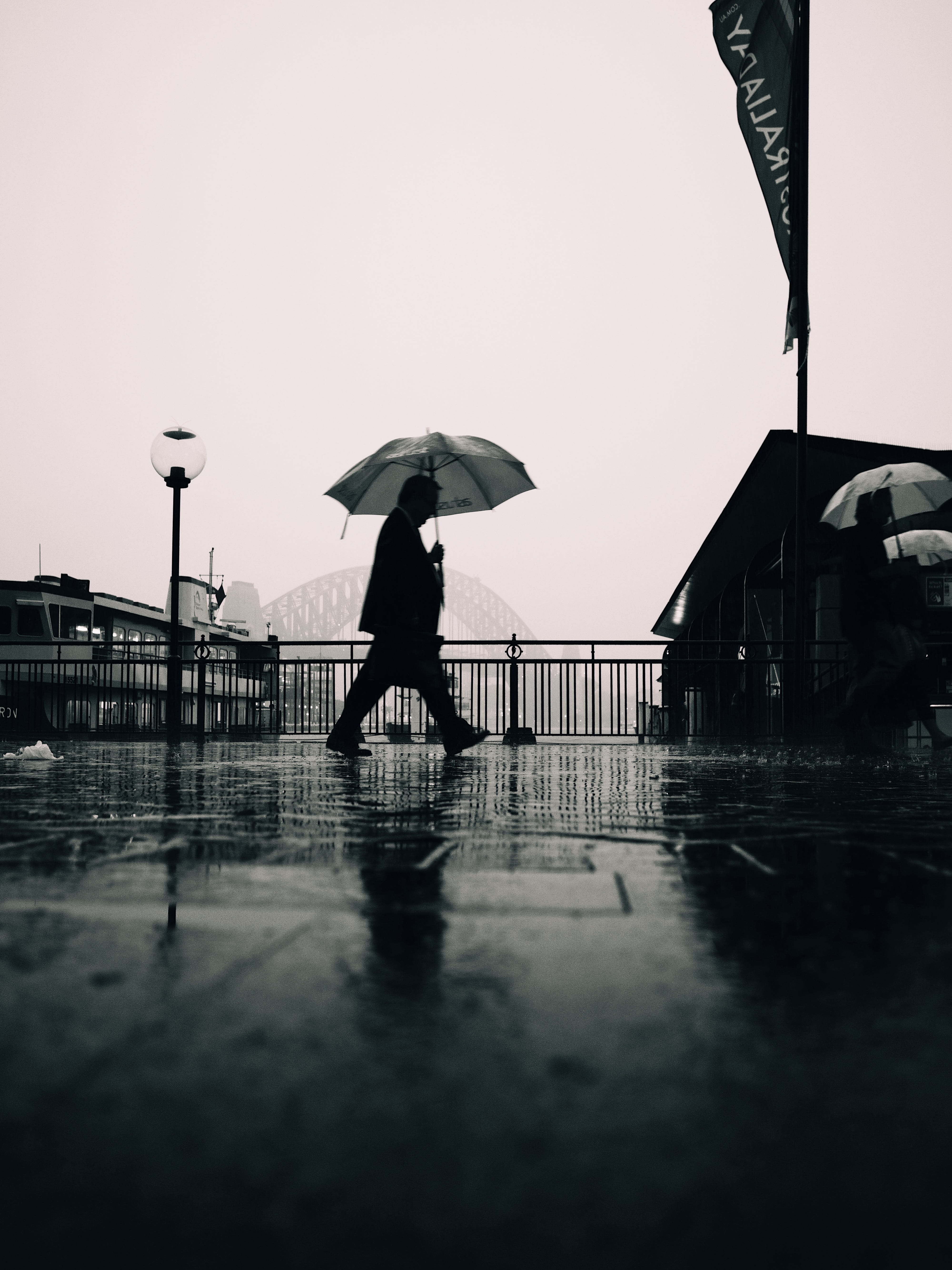 wet, person, people, security, architecture, protection, monsoon, australia, full length, lifestyles, nearby, walking, walkin, built structure, umbrella, Phone HD Wallpaper