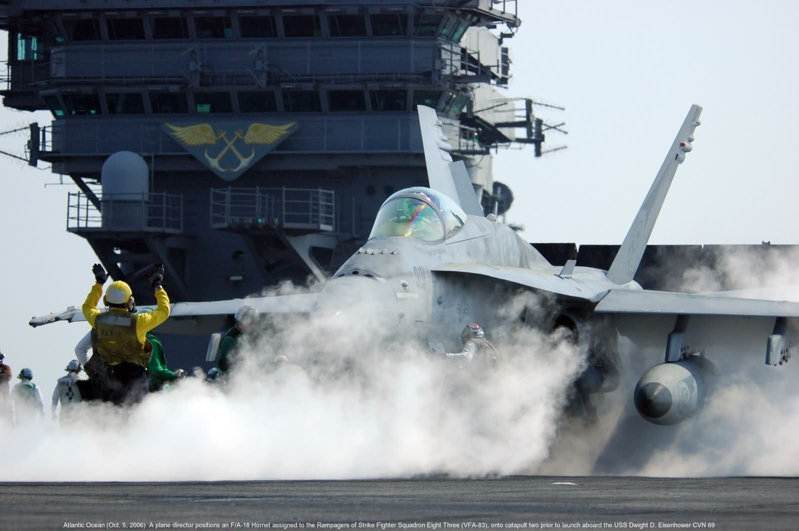 McDonnell Douglas, mode of transportation, building exterior, air vehicle, sign, architecture, army, built structure, F/A-18 Hornet, motion, smoke - physical structure, HD Wallpaper