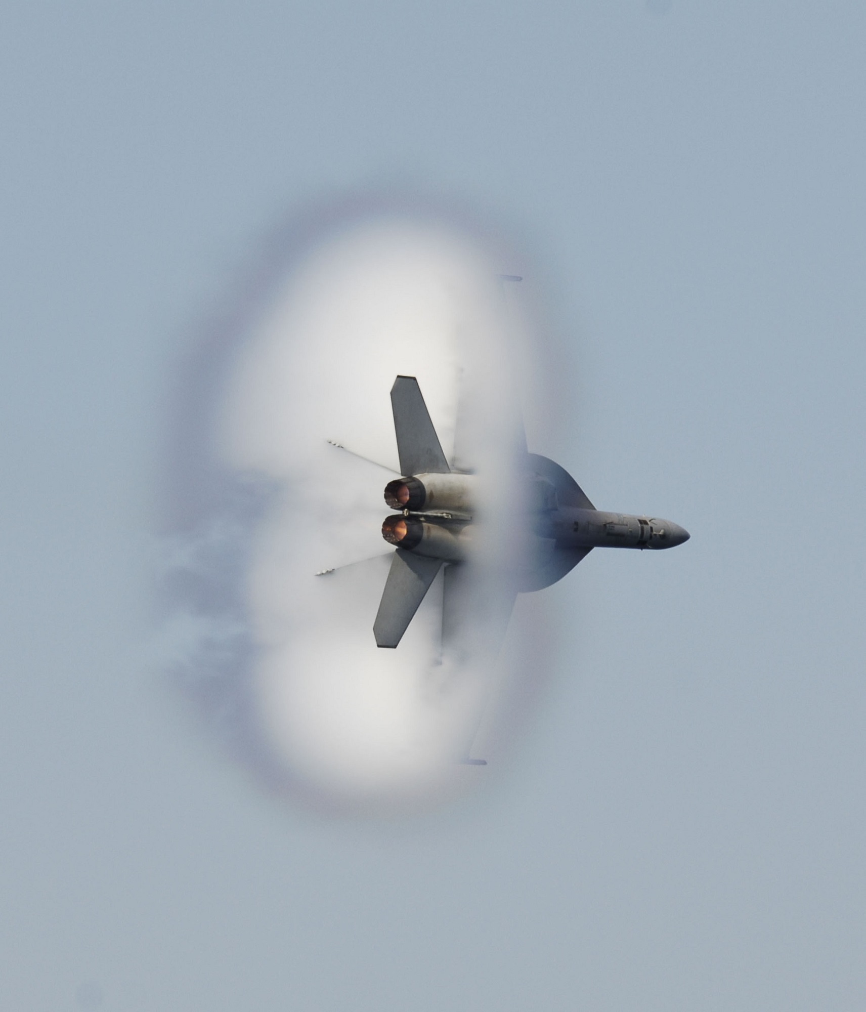 fighting, motion, low angle view, usa, phenomenon, breaking, flying, outdoors, air vehicle, on the move, 1080P, aviation, mid-air, military, speed, nature, Phone HD Wallpaper