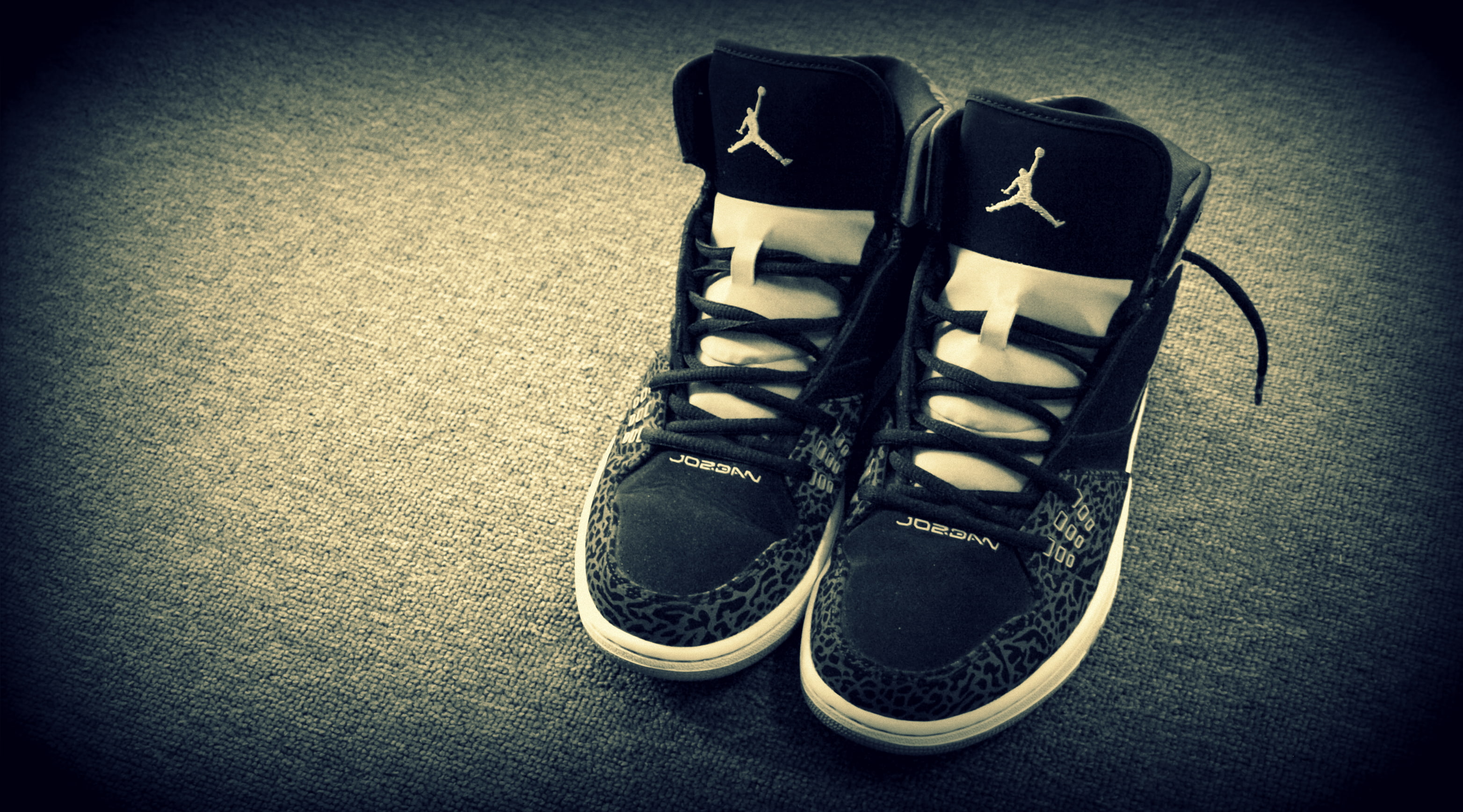 still life, personal accessory, 2K, auto post production filter, black color, fashion, close-up, absence, carpet - decor, sport, no people, Jumpman, table, HD Wallpaper