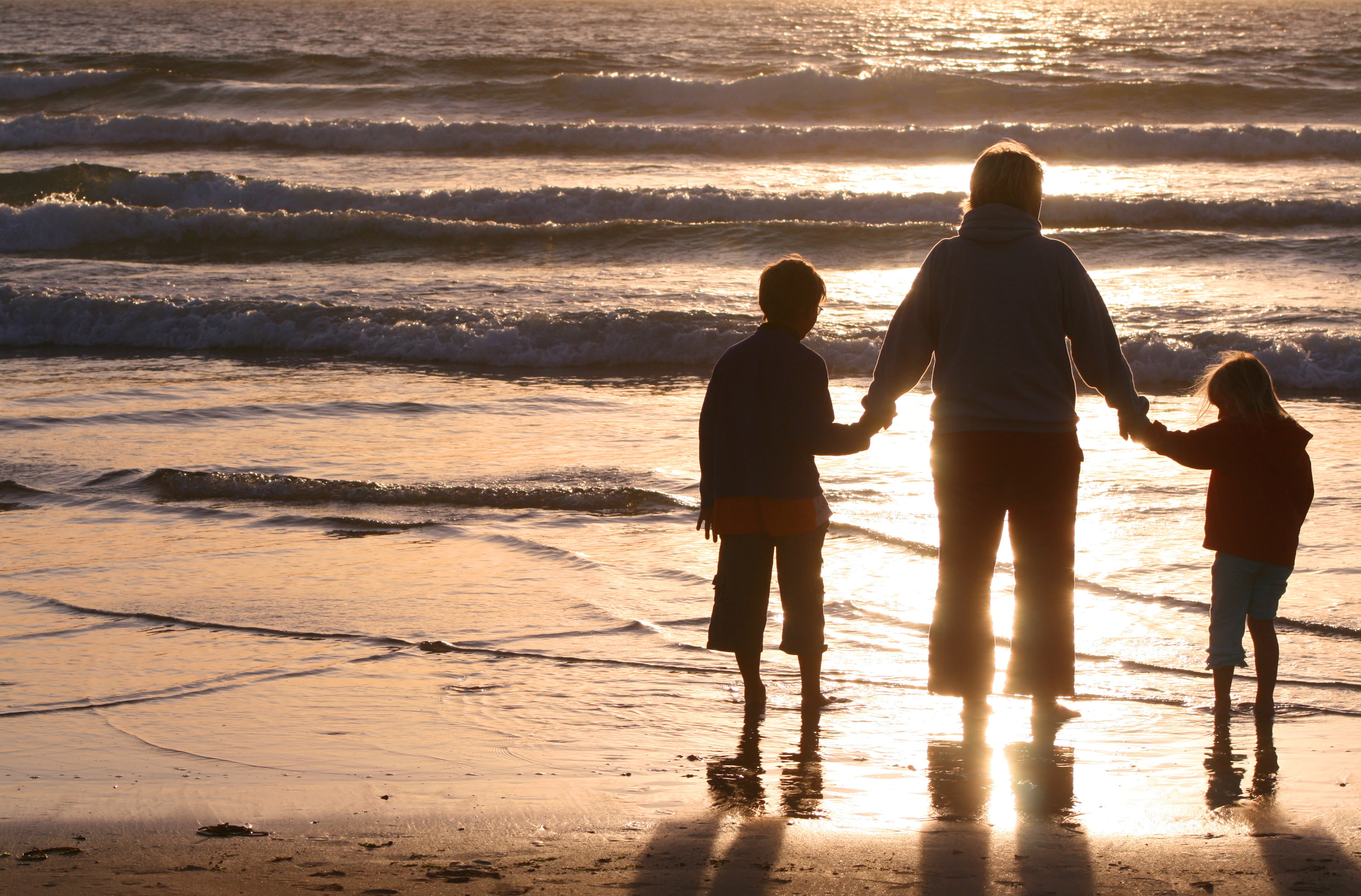 group of people, people, leisure, woman, real people, childhood, son, leisure activity, fun, together, 4K, sunset, men, togetherness, mother, kid, young, HD Wallpaper