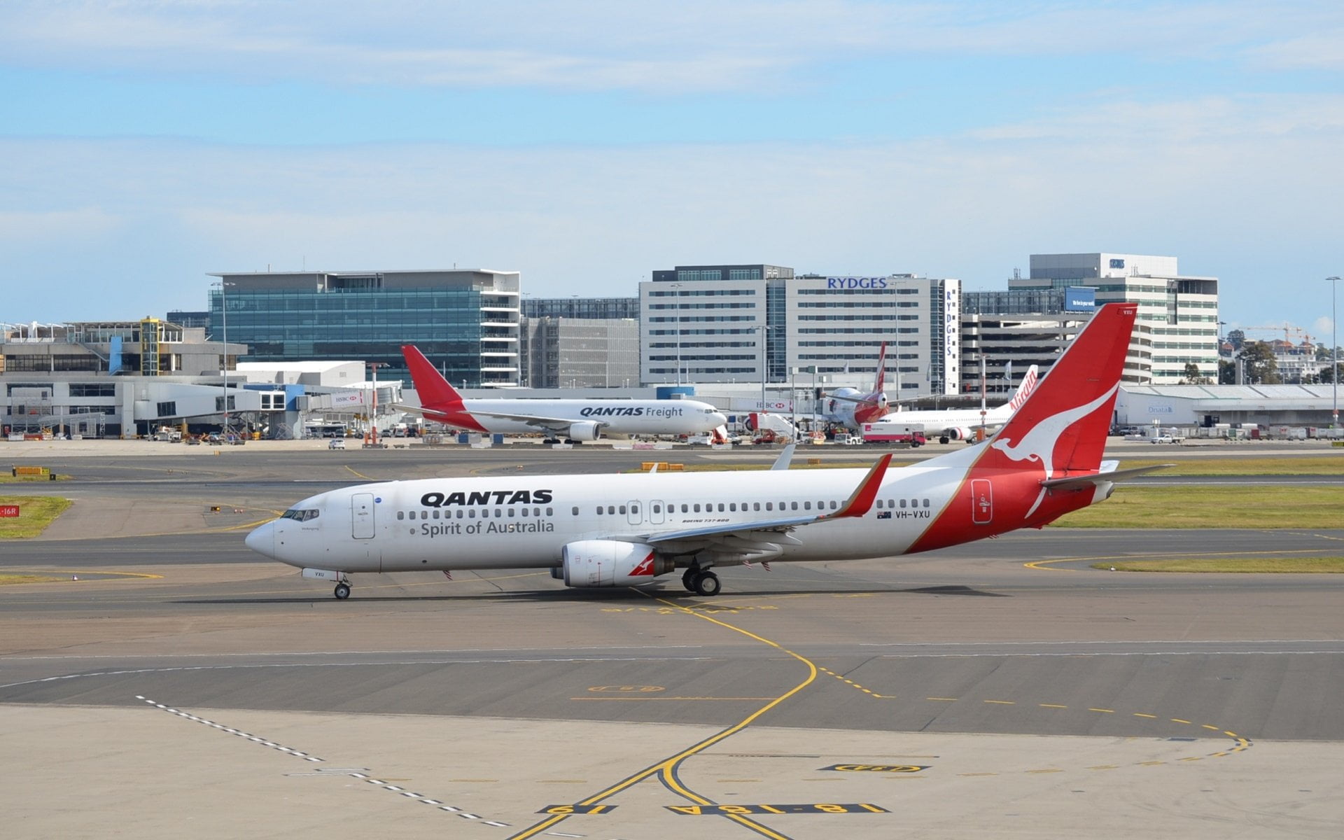 1080P, mode of transportation, Airport, Boeing 737, day, Qantas, transportation, building exterior, no people, Vehicle, stationary, Airplane, travel, Sydney, HD Wallpaper