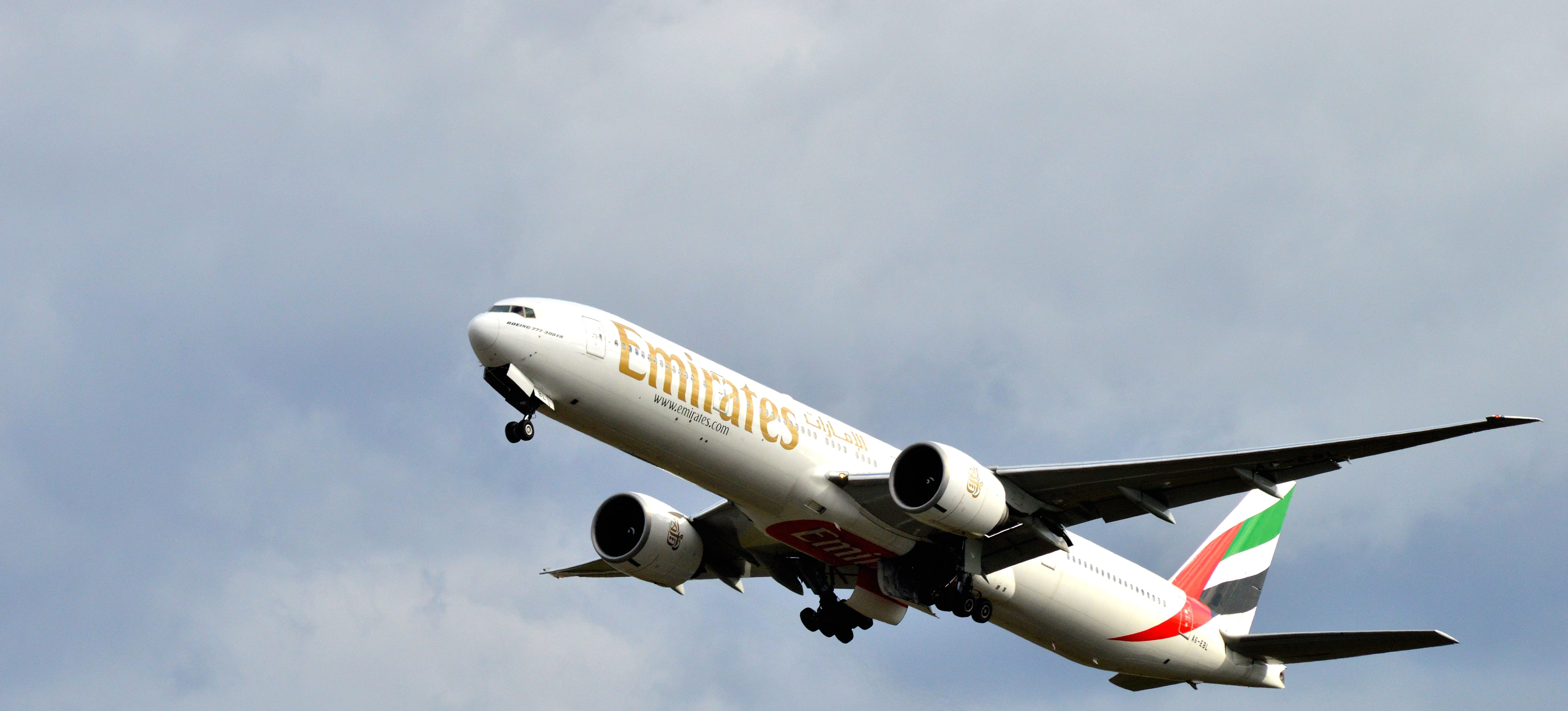 angle, cloud - sky, speed, travel, dubai, low, air vehicle, flying, journey, white color, wind, daytime, engine, takeoff, fly, united, aircraft wing, trip, HD Wallpaper