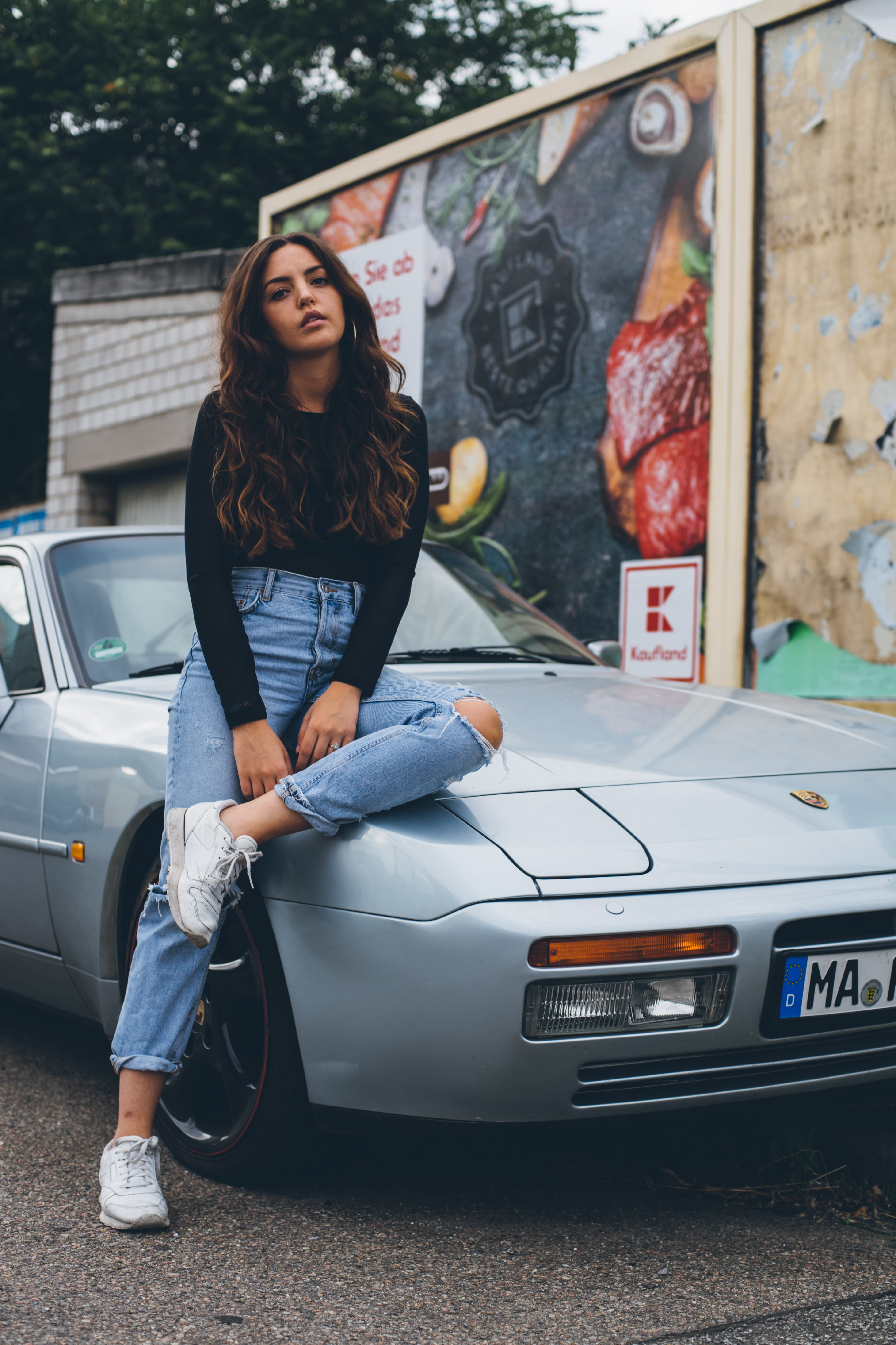 urban Scene, standing, porsche, female, smiling, portrait, one Person, lifestyles, beauty, young Women, cheerful, service, females, caucasian Ethnicity, Phone HD Wallpaper
