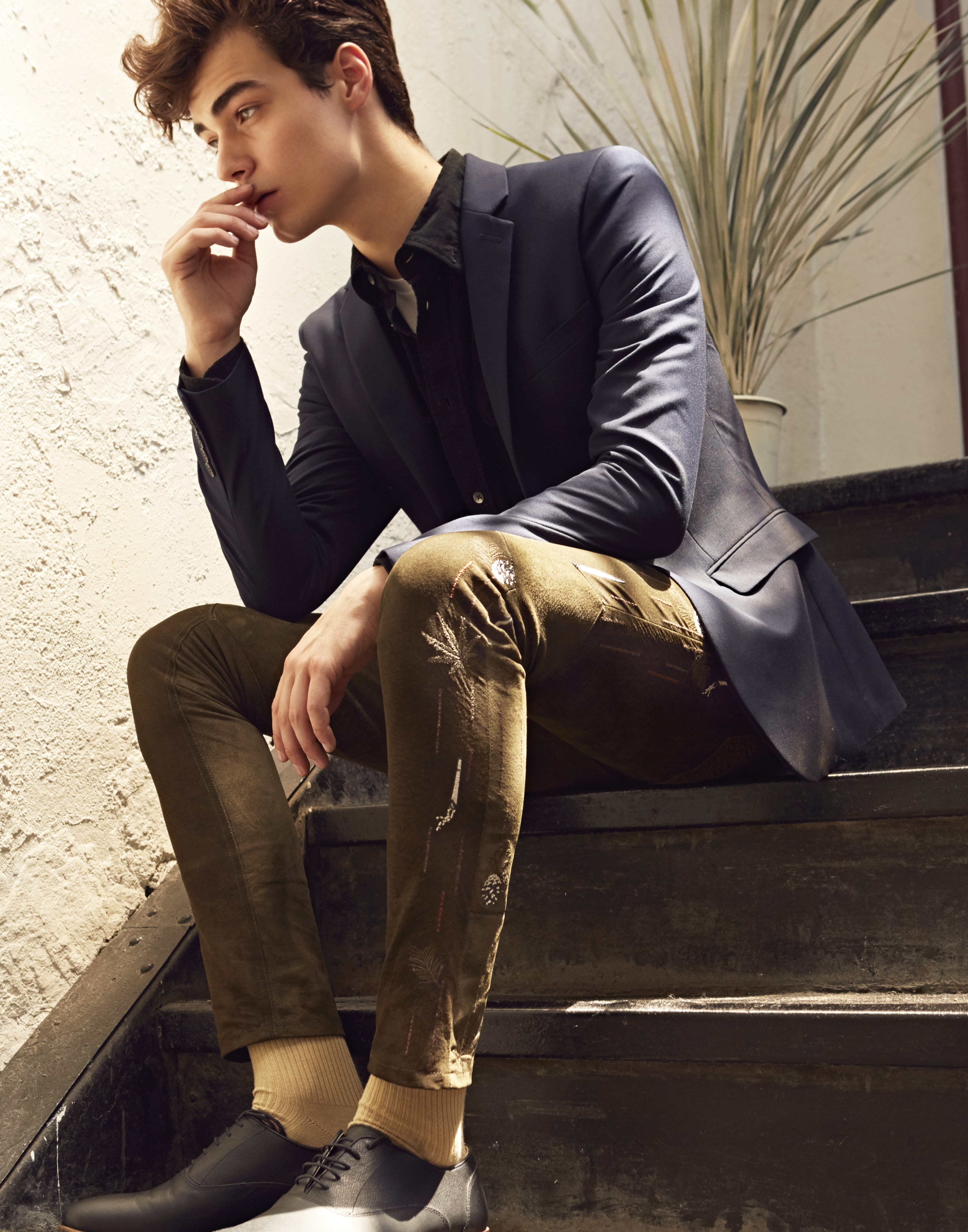 streetwear, outdoors, portrait, gentleman, looking, formalwear, sitting, marijuana, male, pose, sit, man, model, profile, fashion, mood, seat, business, Phone HD Wallpaper