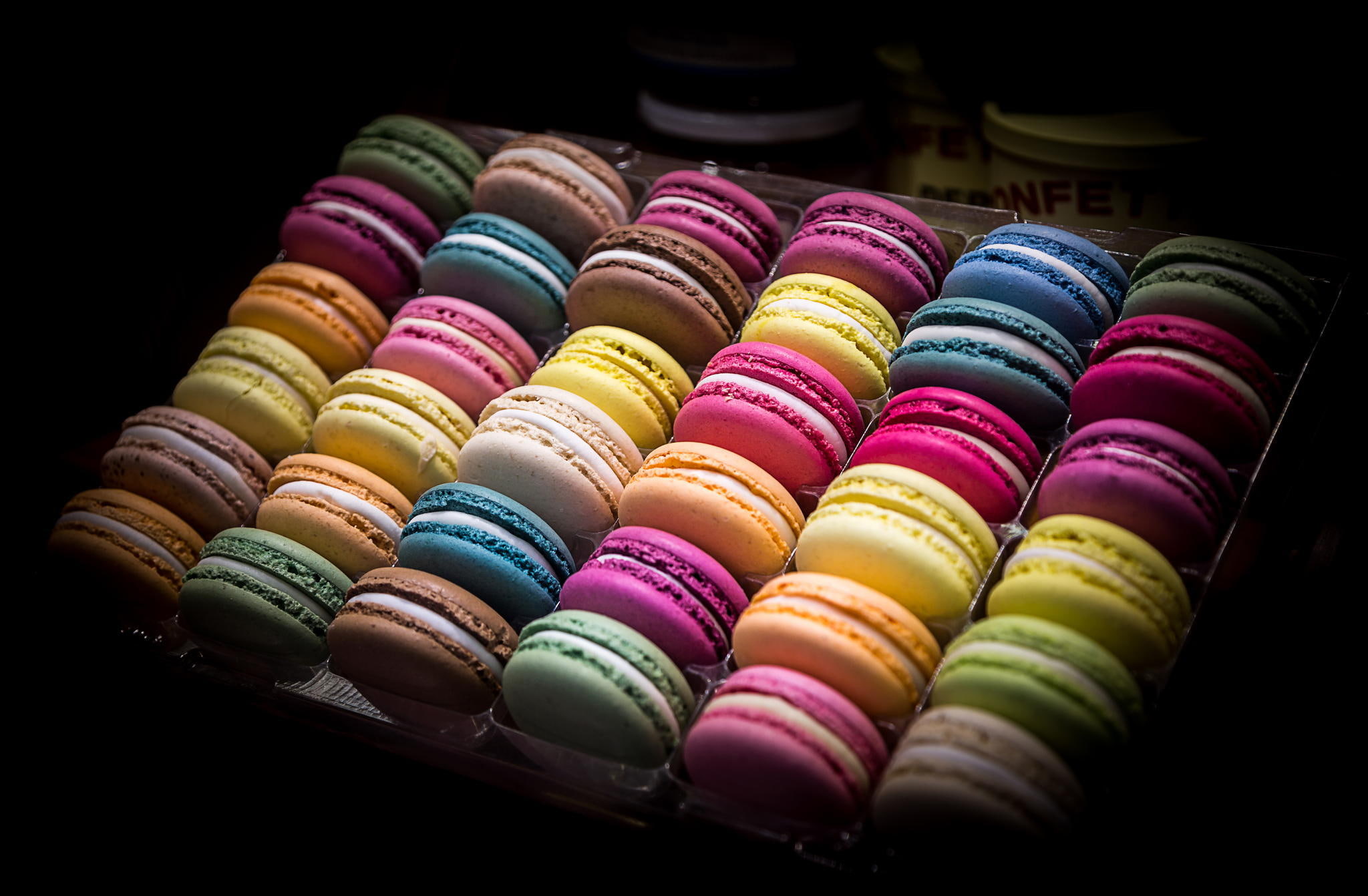 1080P, camarons, black background, large group of objects, dessert, side by side, box, food, snack, sweet food, arrangement, macaroon, indulgence, macaron, HD Wallpaper