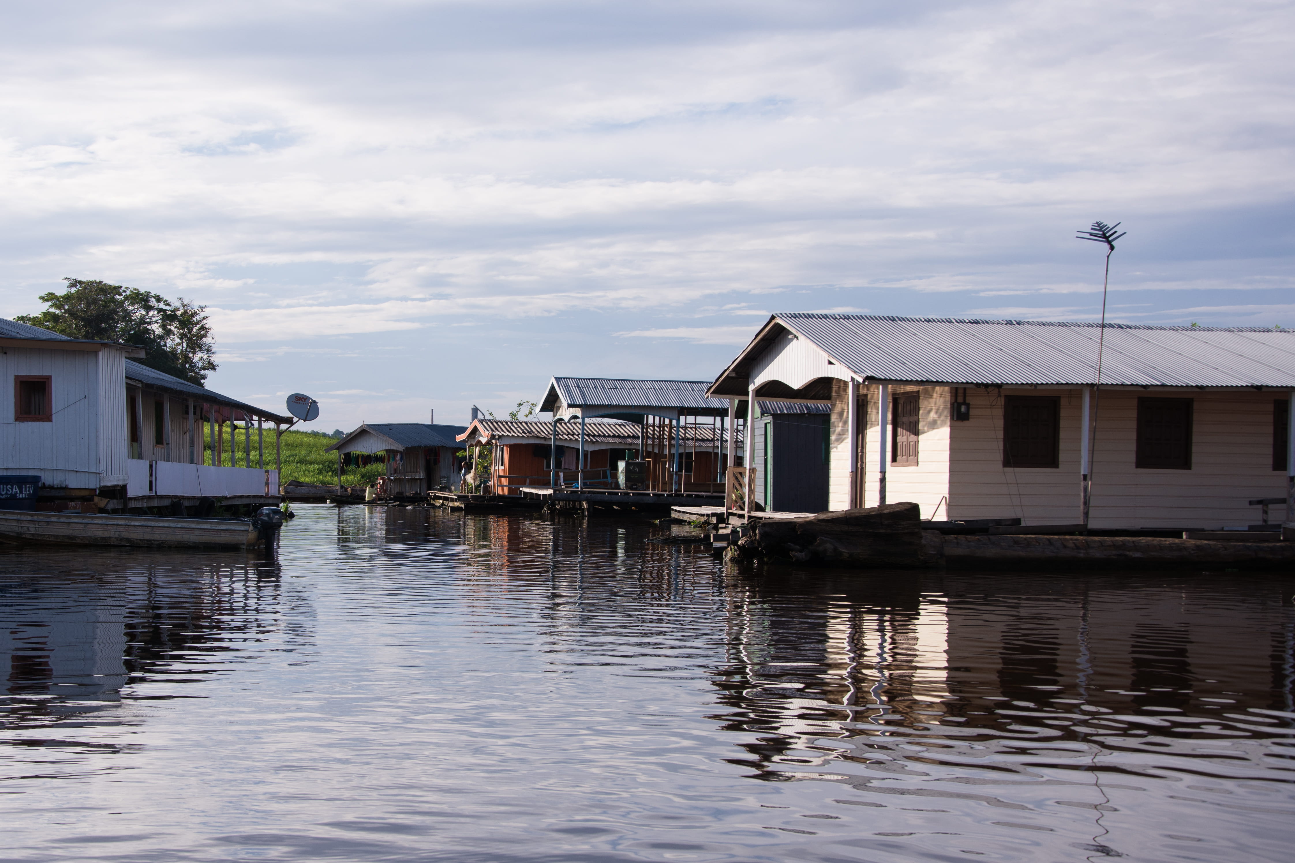 state of amazonas, cloud - sky, 4K, amazon, transportation, day, boat, waterfront, sky, nature, lake, water, built structure, building exterior, nautical vessel, HD Wallpaper
