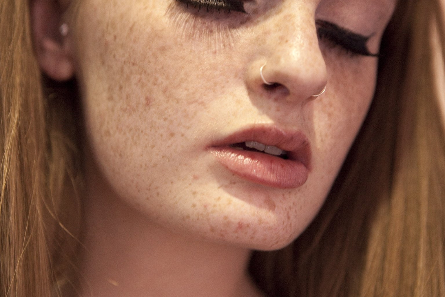 Faye Reagan , adult, long hair, human body part, freckle, brown hair, hair, beauty, headshot, young adult, close-up, women, cheek, body care and beauty, HD Wallpaper