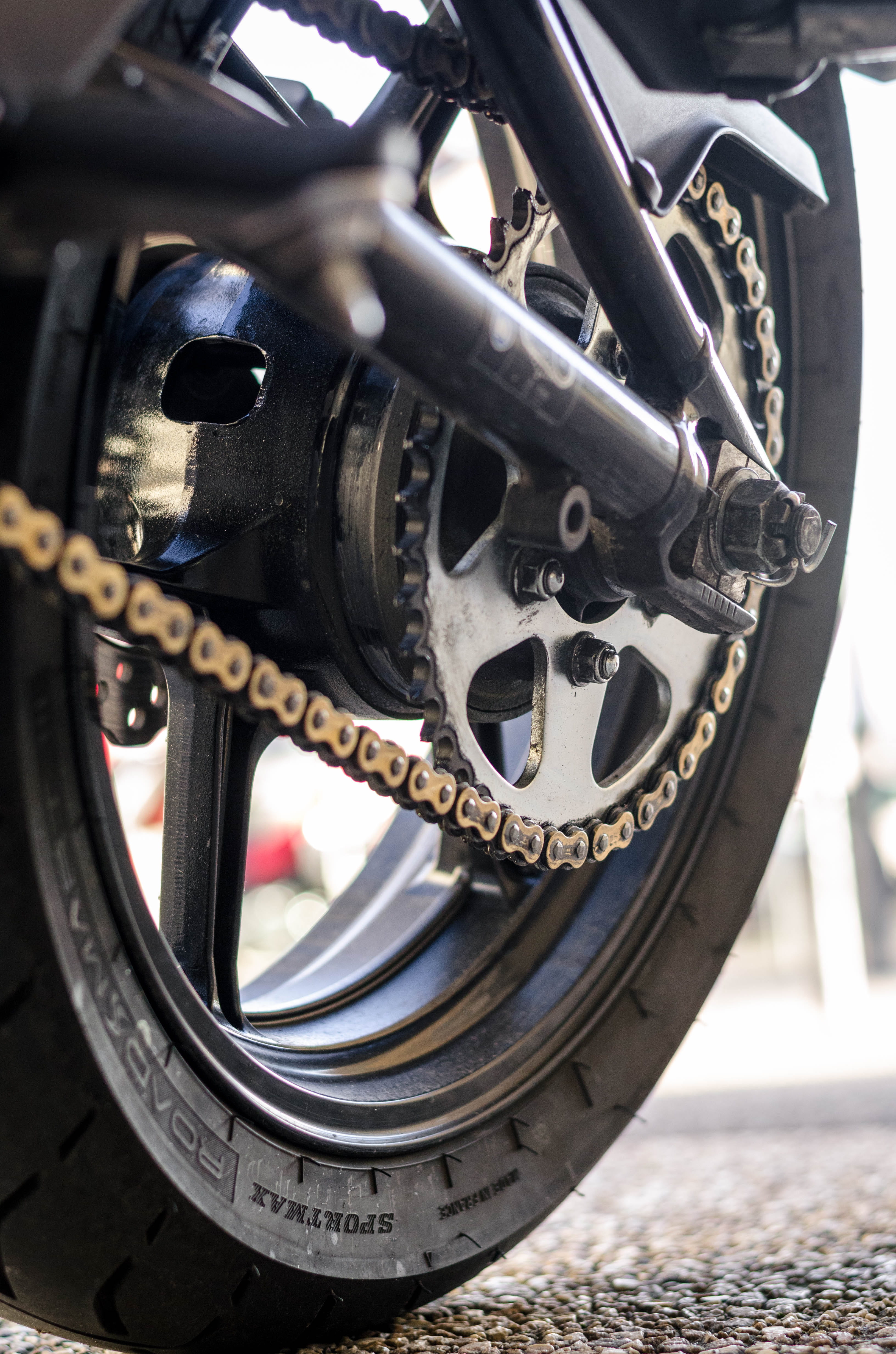 transportation, sprocket, stationary, day, track, focus on foreground, brakes, sunlight, wheel, chain, motorcycle, kawa, machinery, 4K, no people, land vehicle, Phone HD Wallpaper