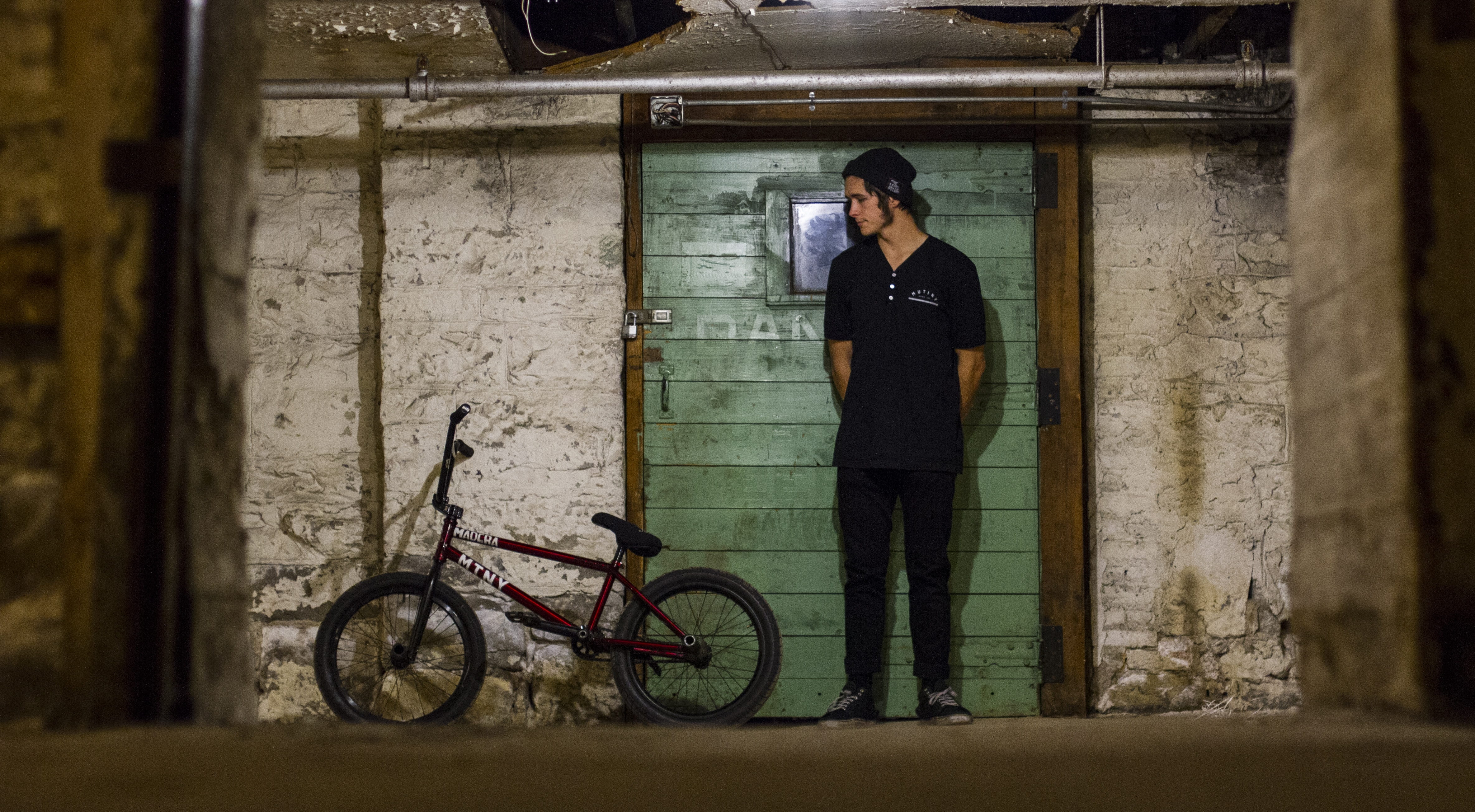 gear, entrance, indoors, equipment, young men, tire, gearing, metal, clothing, men, architecture, full length, bike, chain, adult, bike parts, real people, HD Wallpaper
