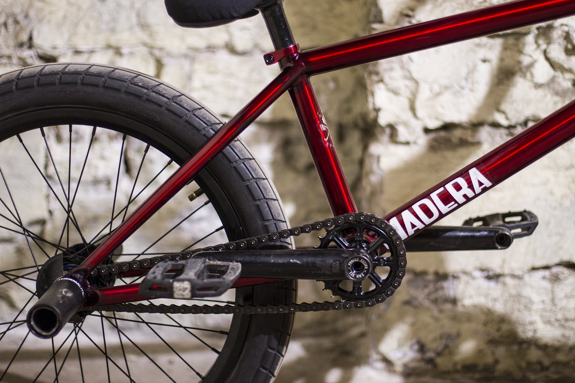 travel, mode of transportation, day, city, outdoors, spoke, land vehicle, transportation, cycling, stationary, gearing, bicycle, sports, metal, tire, closeup, HD Wallpaper
