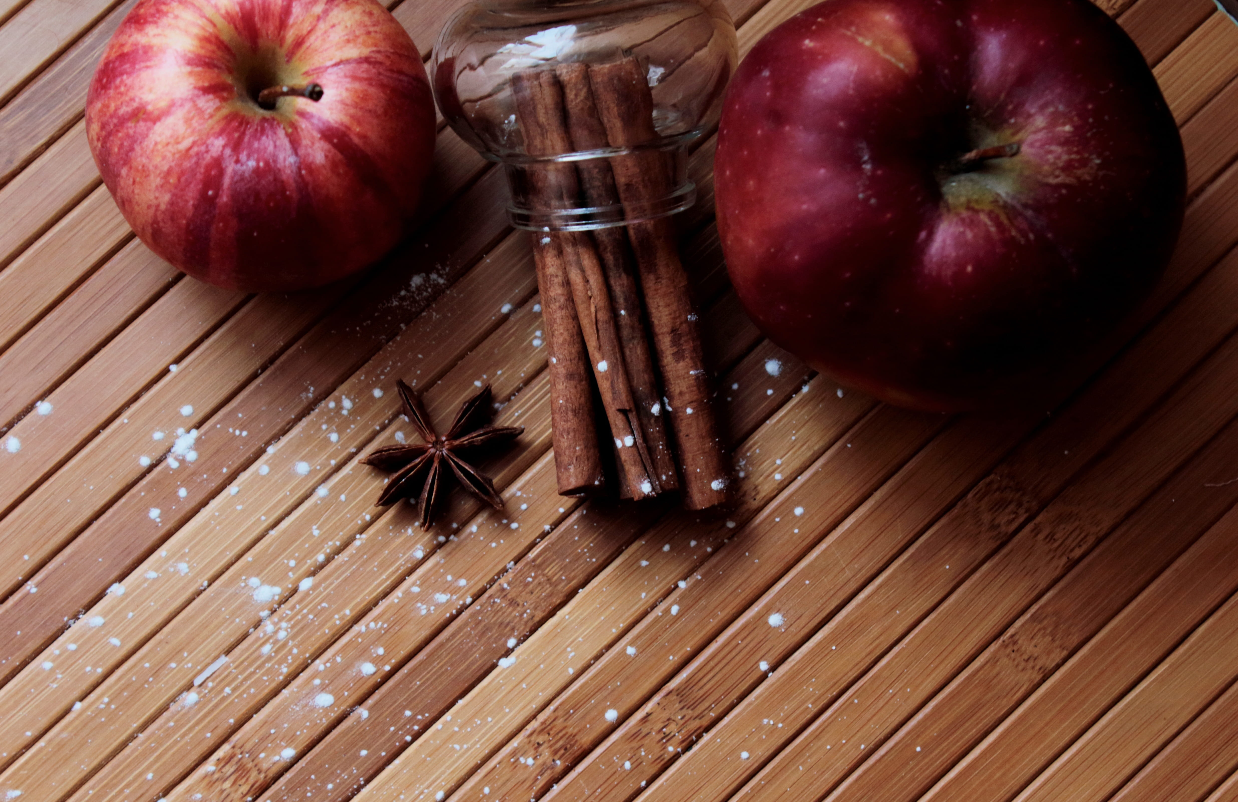 table, apple, brown, wood - material, christmas, freshness, apple - fruit, surface, wood grain, cinnamon, wellbeing, wooden, high angle view, ware background, HD Wallpaper