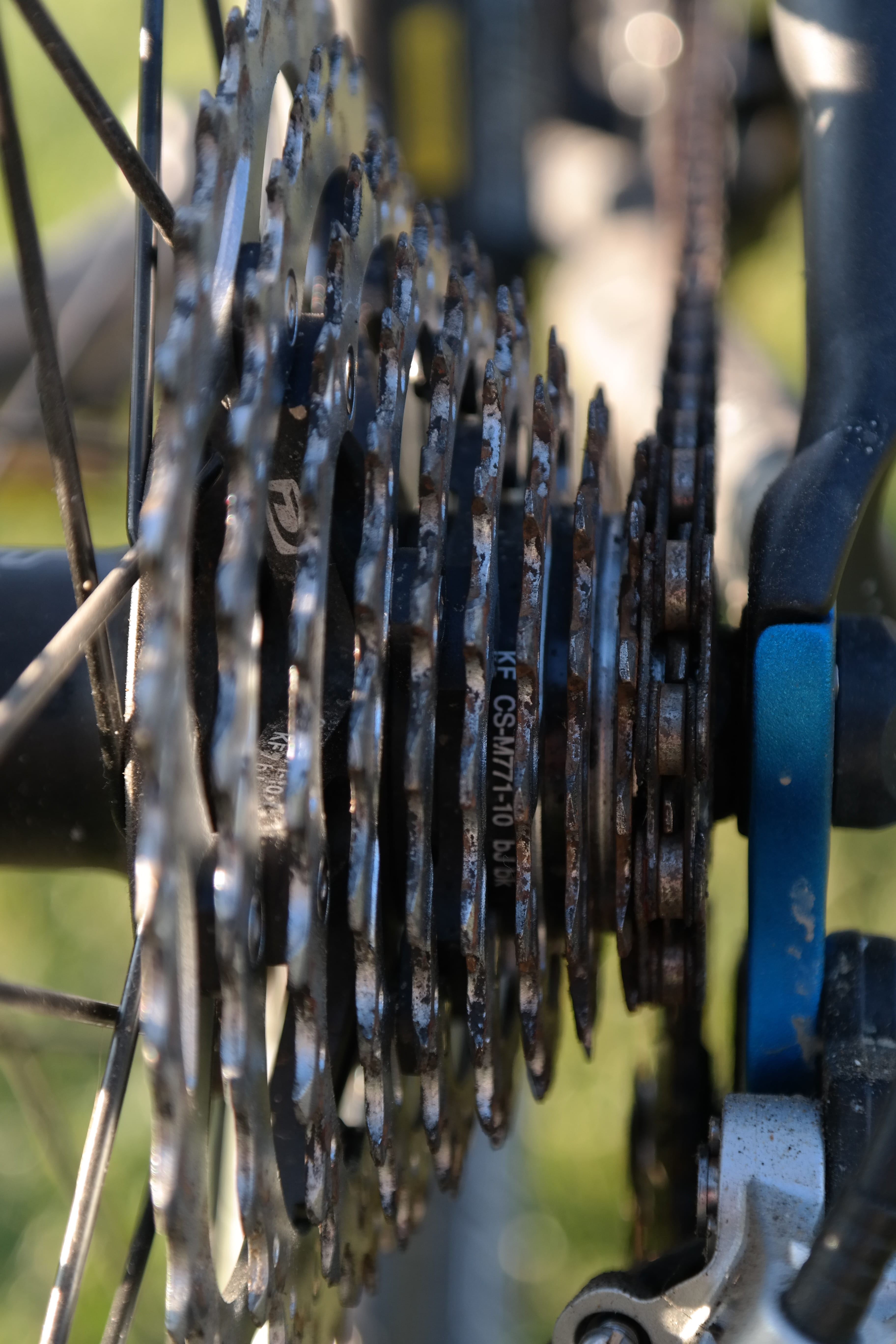 Pinion Gear, gears, wreath, 30 speed rear derailleur, close-up, outdoors, deore xt, machinery, focus on foreground, gear, 30-speed circuit, day, circuit, Phone HD Wallpaper