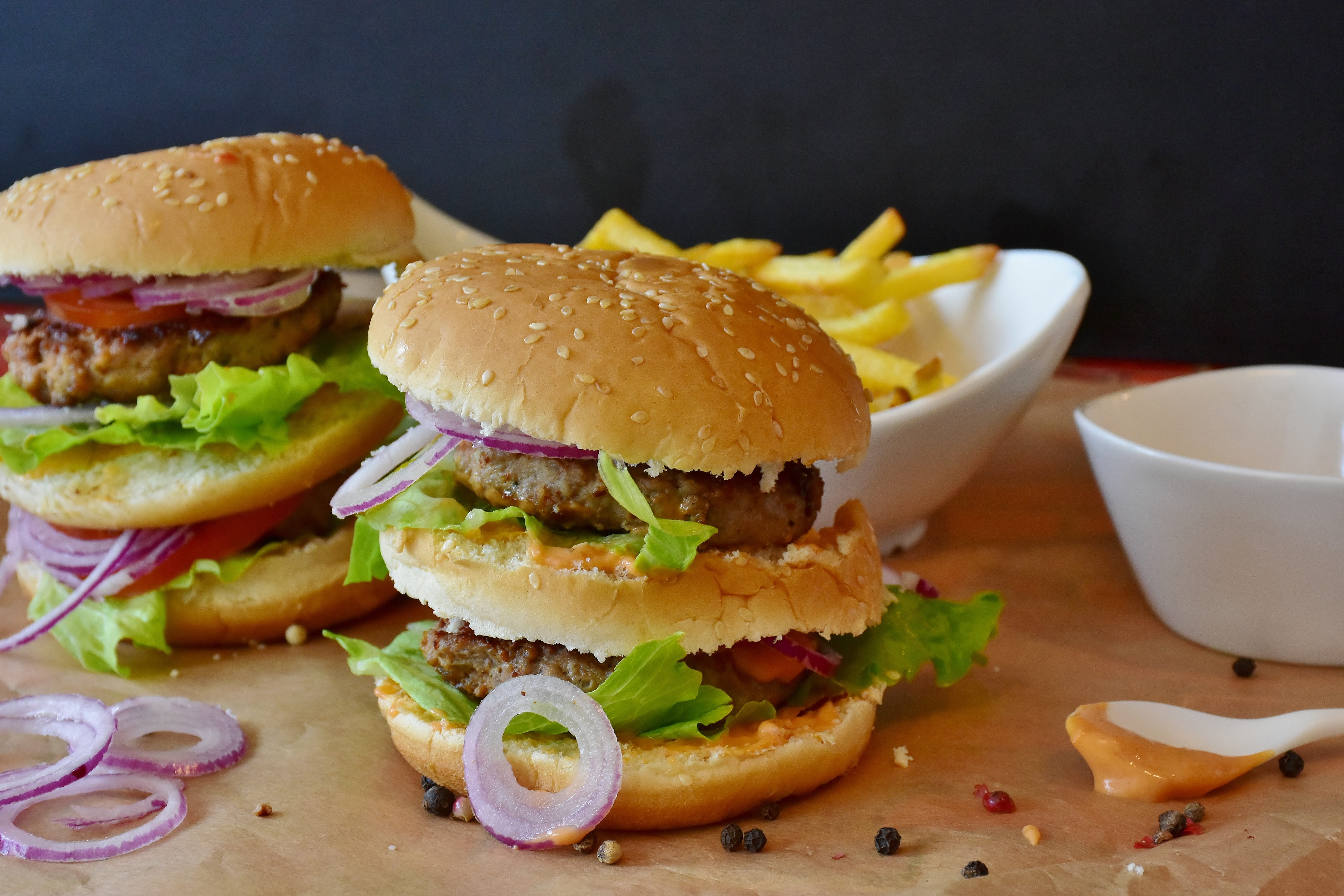 flame, vegetables, onion, fire, fastfoode, green, roll, light, 5K, meat, cucumber, fast, hunger, freshness, eat, calories, burger, meal, no people, onions, HD Wallpaper