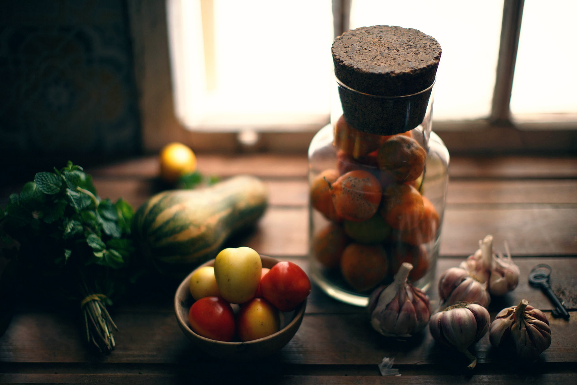 depth of field, wooden surface, Garlic, food, vegetables, 1080P, jars, HD Wallpaper