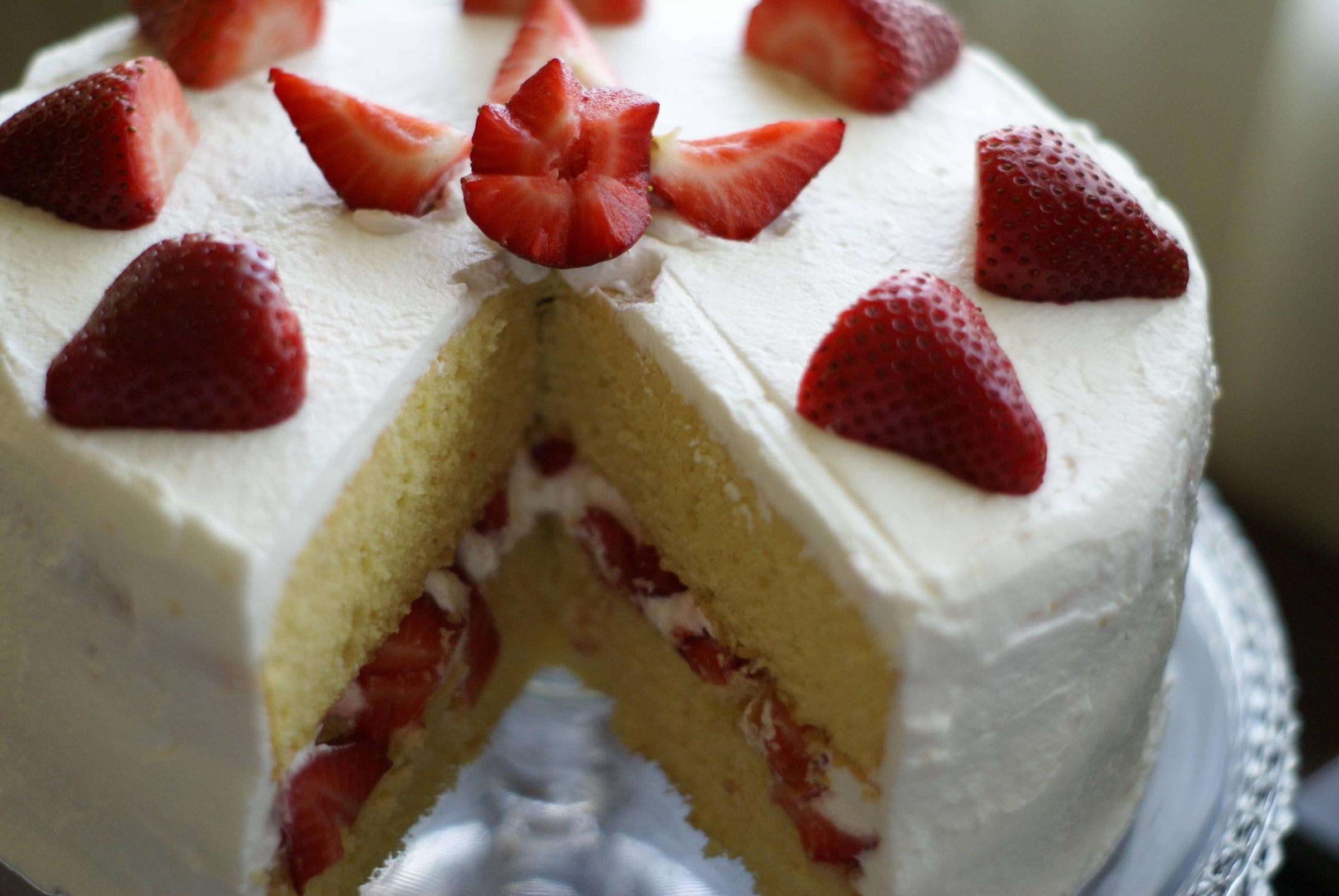 strawberries, freshness, fruit, christmas cake, cake, sweet food, celebration, temptation, food and drink, berry fruit, no people, ready-to-eat, strawberry, HD Wallpaper