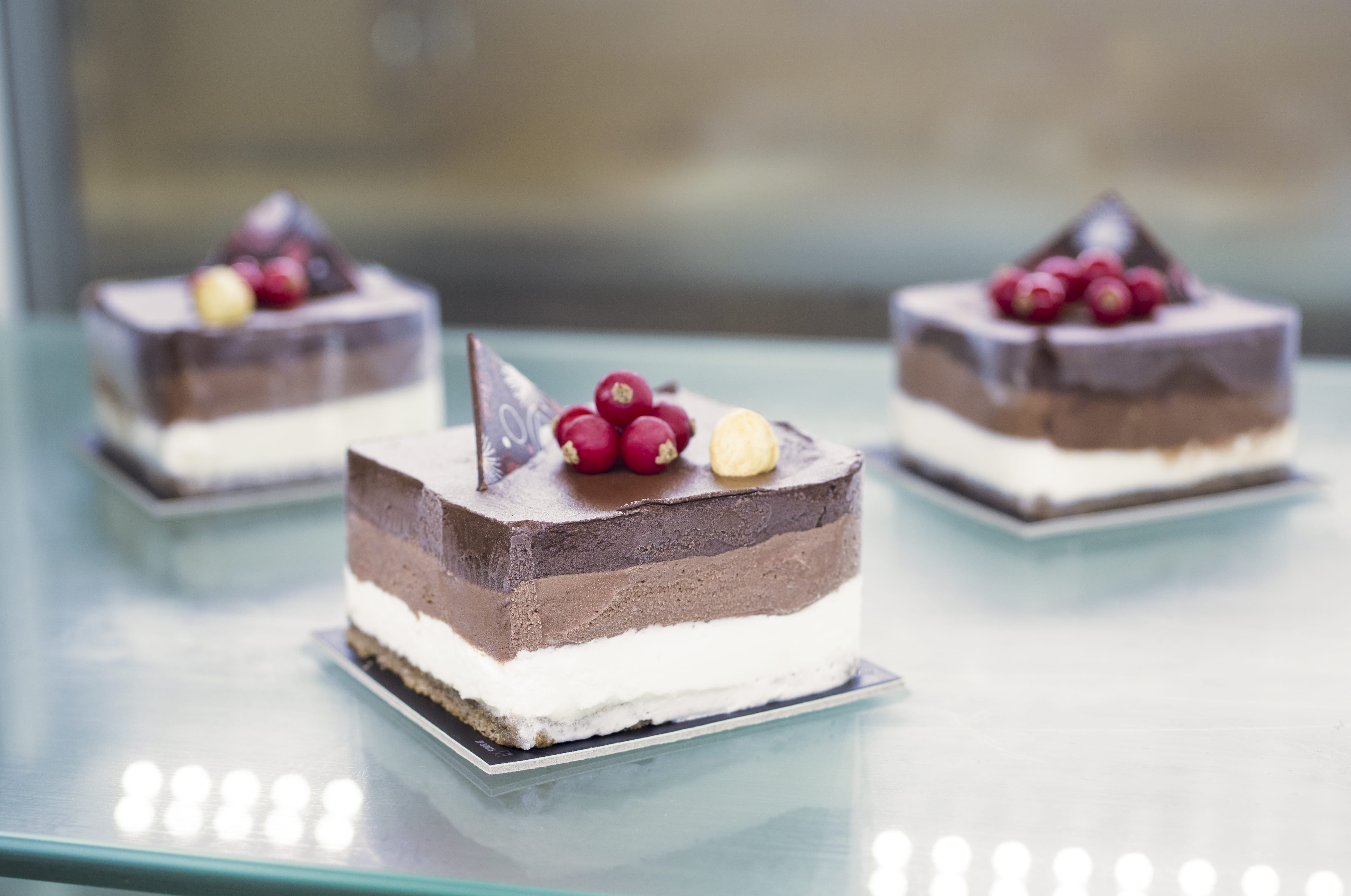 4K, still life, fruit, focus, unhealthy eating, no people, freshness, cakes, sweet, chocolate, fruits, photo, dessert, sweets, focus on foreground, close-up, HD Wallpaper