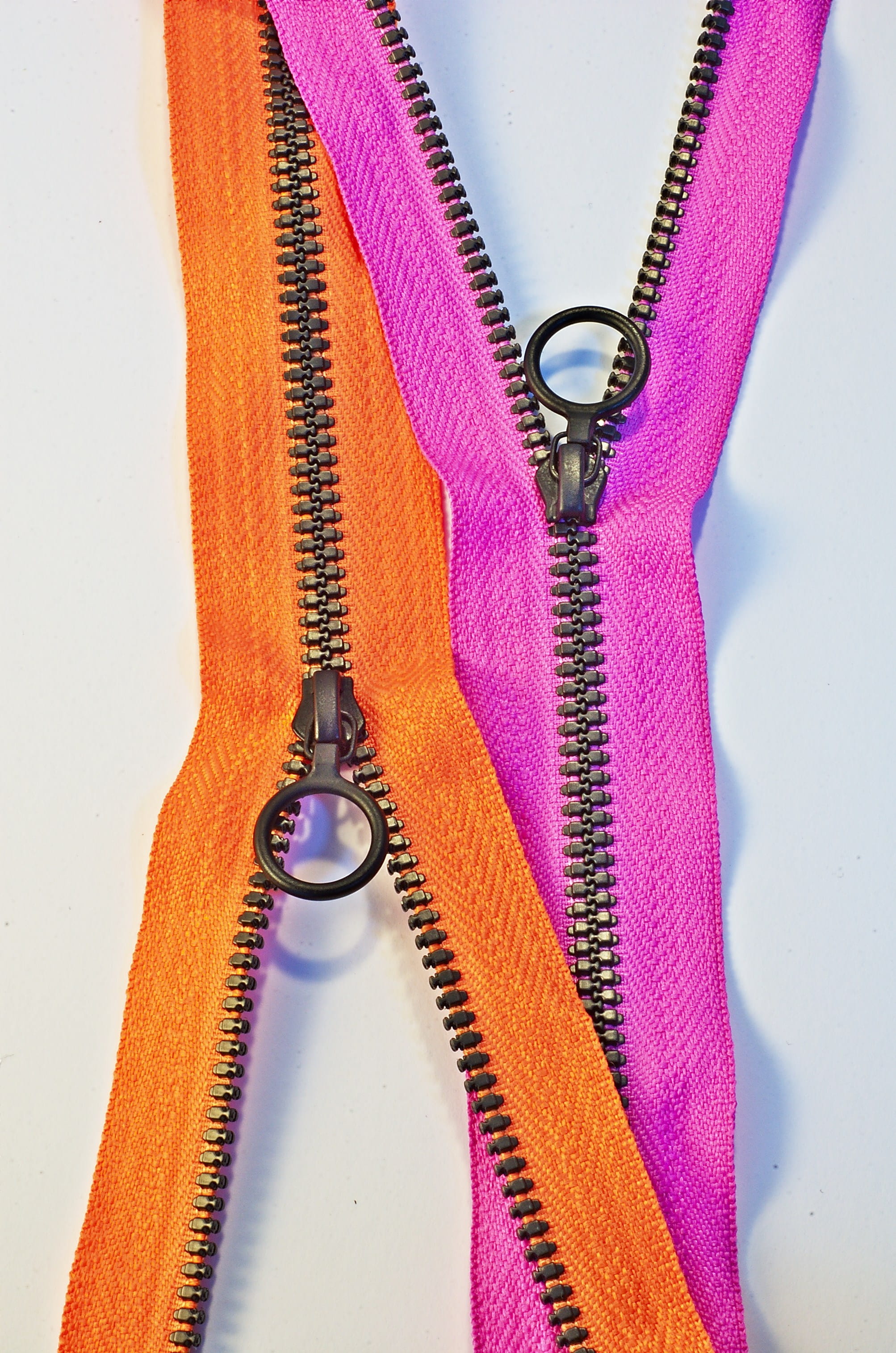 sliding, secure, indoors, scissors, purple, multi colored, pink color, comb, compression, 2K, figures, zipper, close-up, teeth, still life, work tool, Phone HD Wallpaper