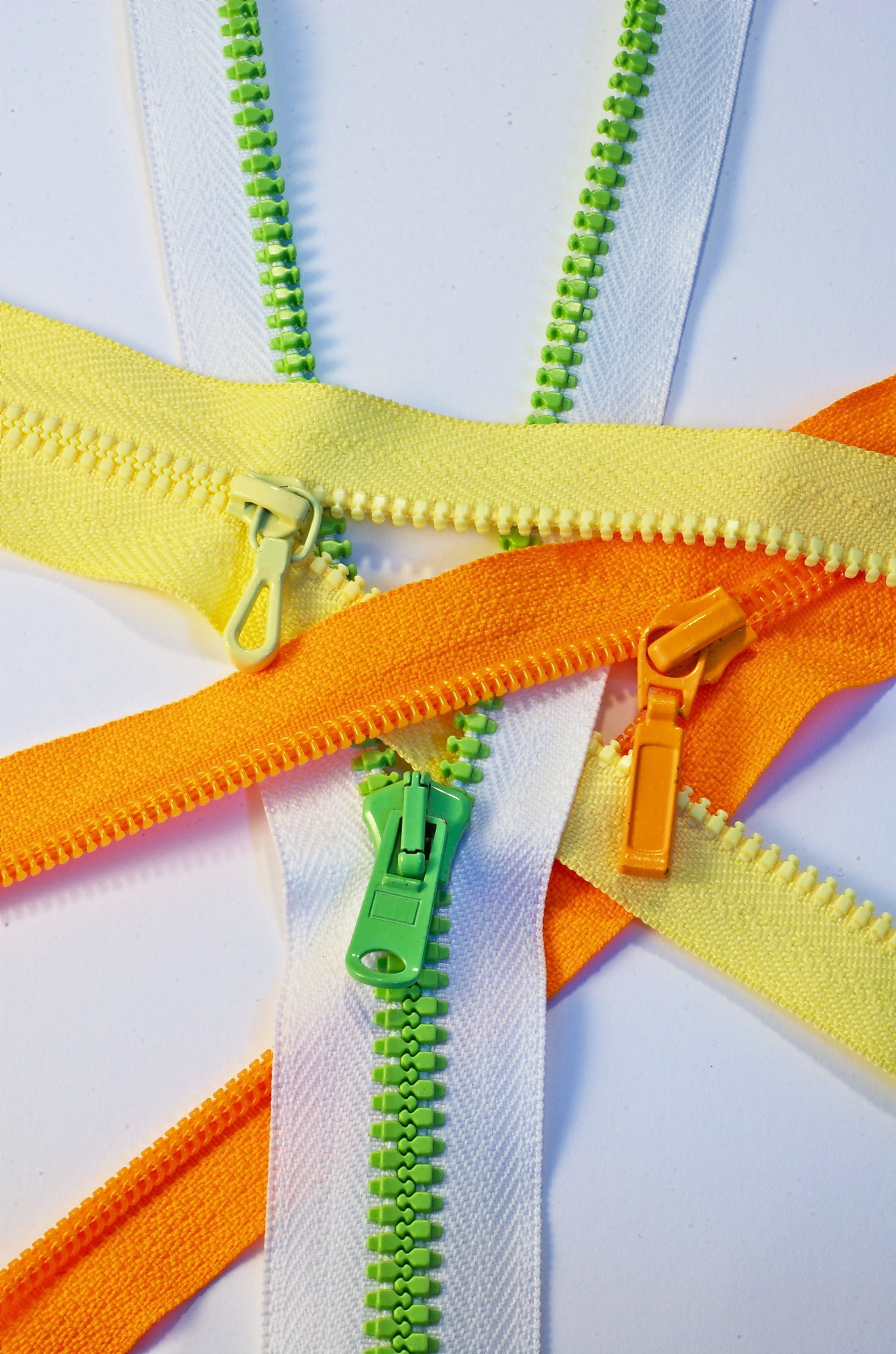 rope, indoors, fastener, equipment, group of objects, sliding, interlocked, interlaced, extreme close-up, full frame, teeth, 2K, multi colored, no people, Phone HD Wallpaper