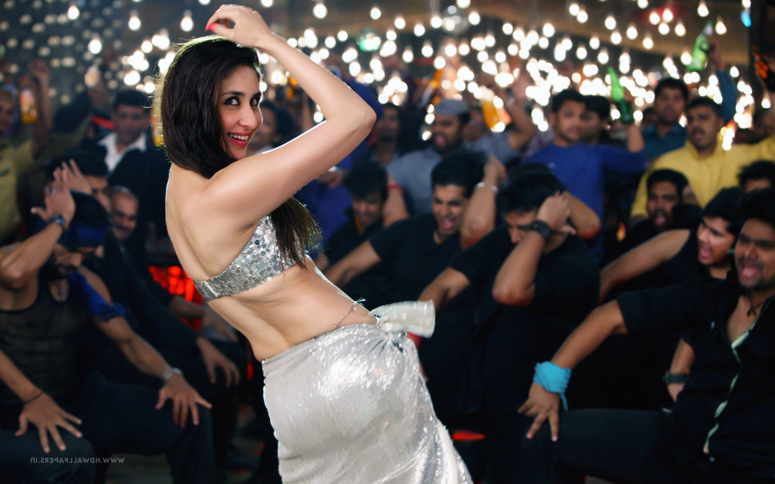 dancing, girls, stage, kareena kapoor, nightlife, women, arts culture and entertainment, real people, leisure activity, dance floor, adult, night, three quarter length, HD Wallpaper