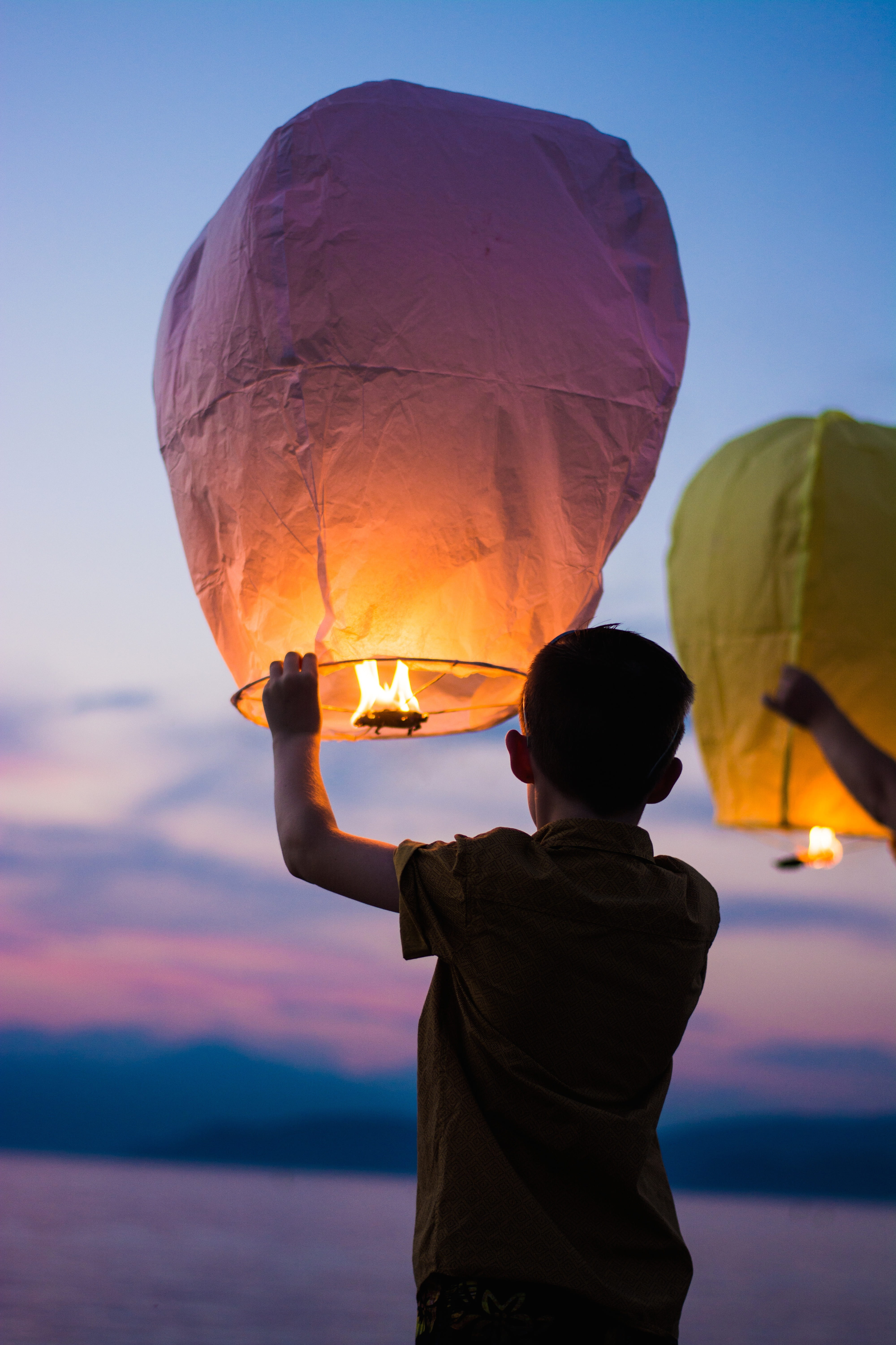 women, person, men, let go, rear view, fire, wishing, dusk, brown, burning, sky, hot air, start, balloon, boy, outdoors, 5K, standing, child, lantern, Phone HD Wallpaper