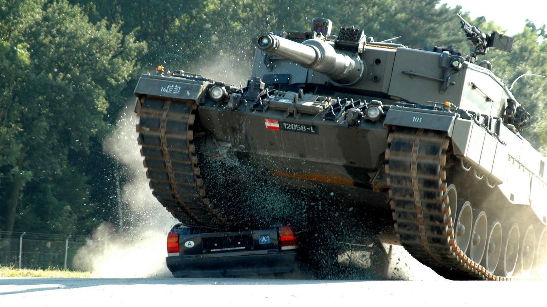 aggression, day, motion, car, nature, armored tank, mode of transportation, Austrian Armed Forces, land, road, transportation, conflict, plant, government, HD Wallpaper