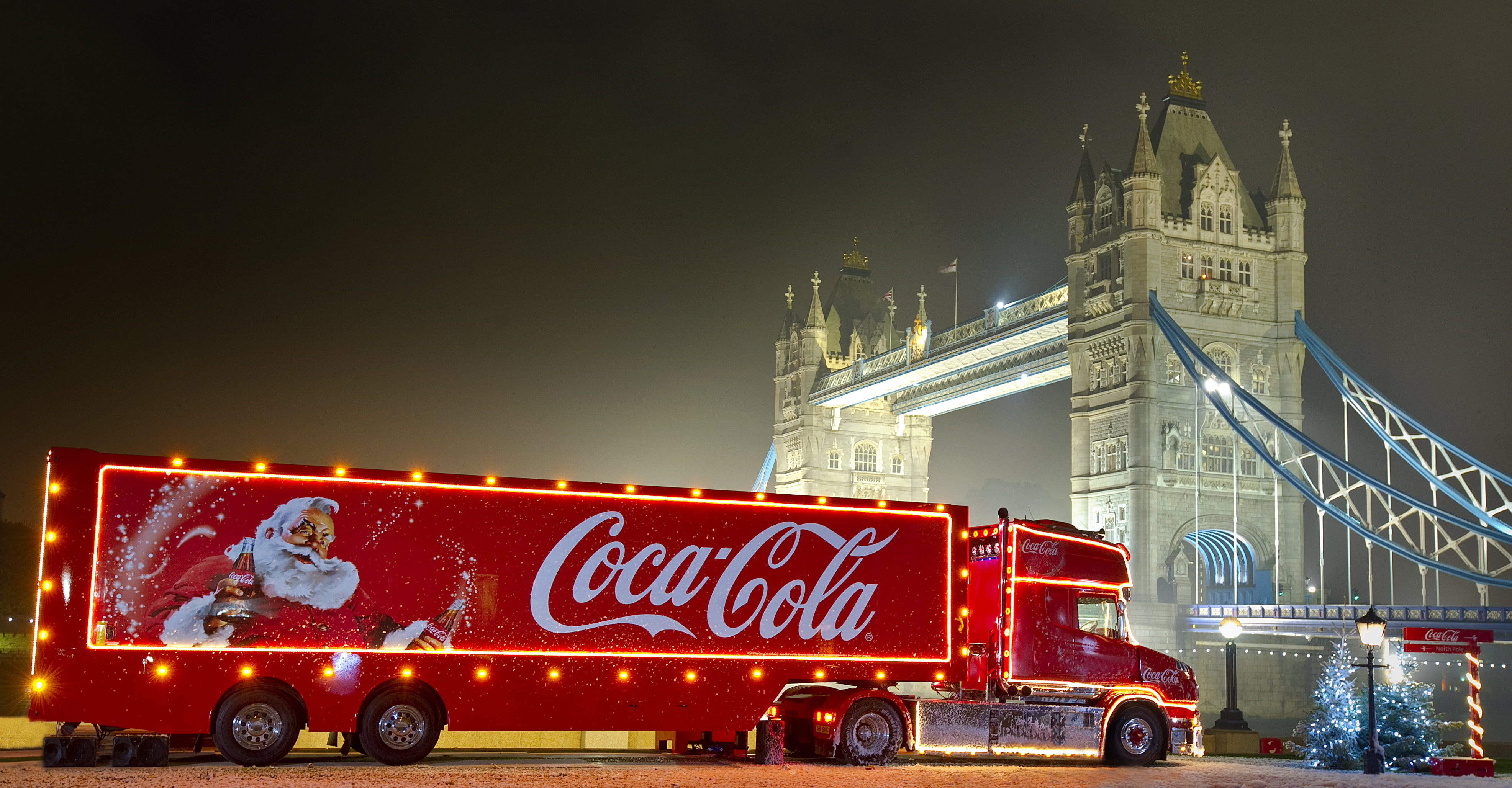 uK, outdoors, Christmas truck, motor vehicle, road, bridge, mode of Transport, illuminated, suspension bridge, new year, travel Destinations, truck, travel, HD Wallpaper