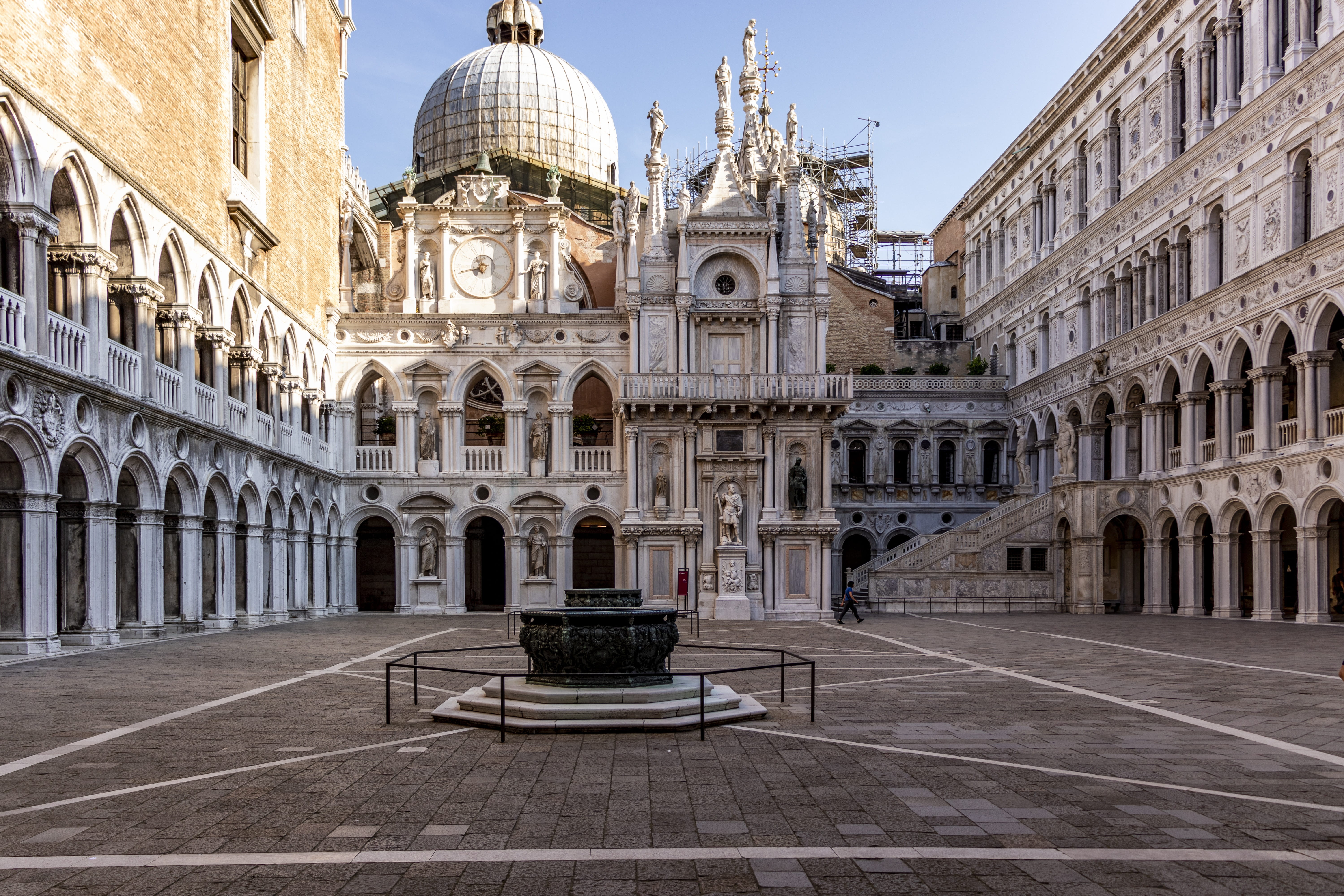 architecture, palazzo ducale, outdoors, sky, built structure, doge, palace, religion, belief, place of worship, city, courtyard, nature, 5K, ornate, day, HD Wallpaper