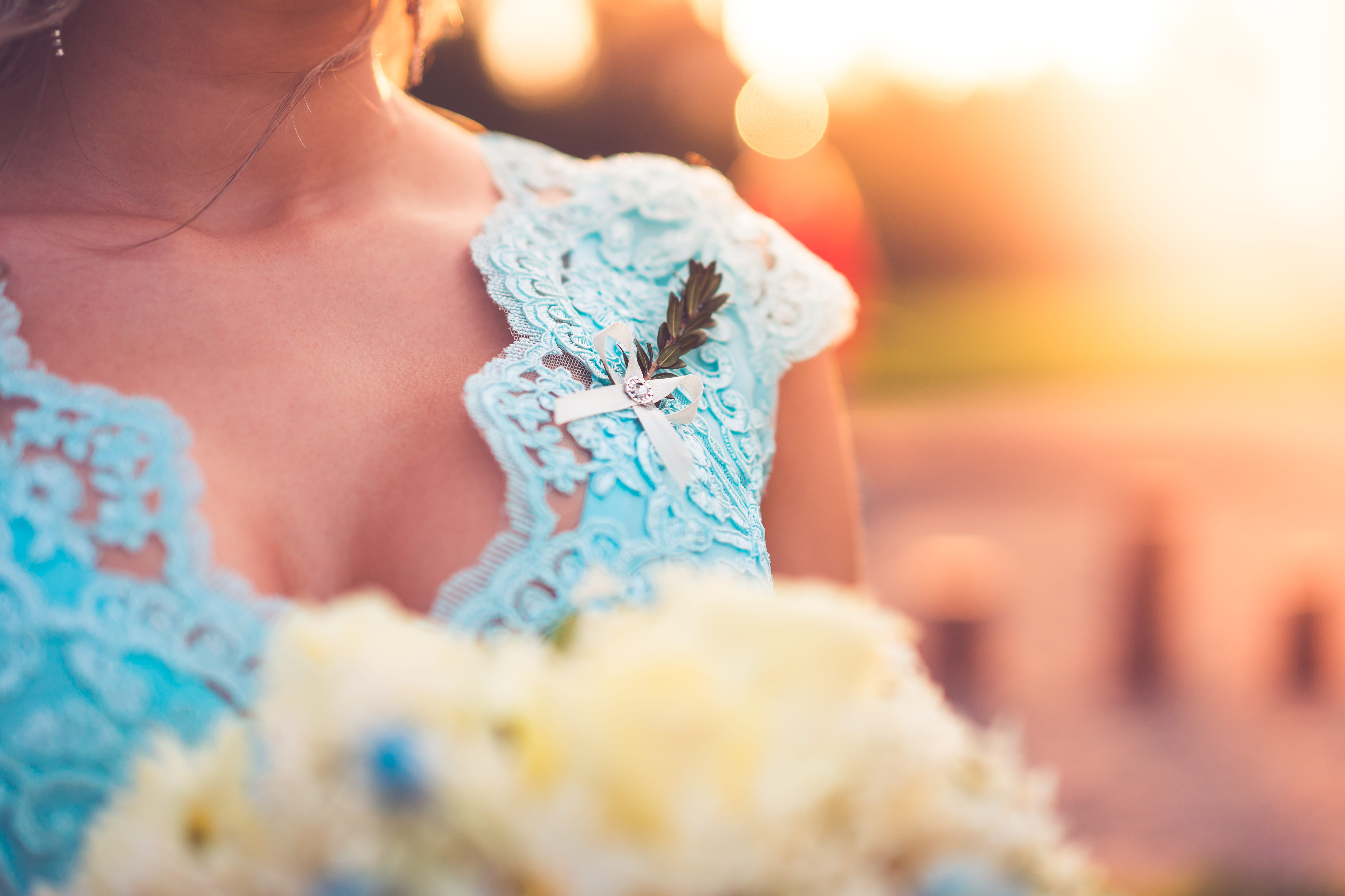 fashion, sunny, one person, happy, women, beauty, front view, model, midsection, holding, sunset, close-up, selective focus, food and drink, hand, bridesmaid, HD Wallpaper