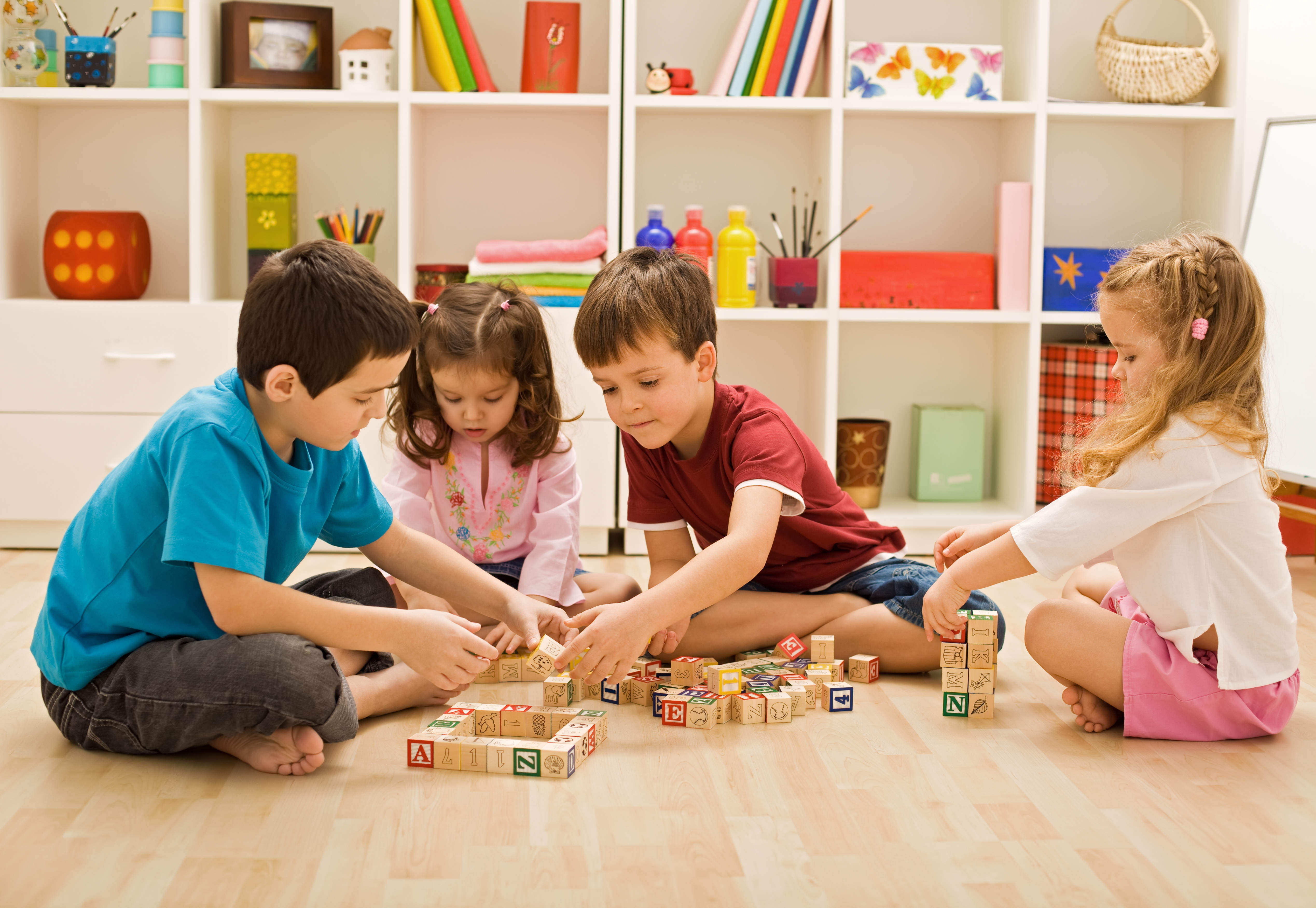 men, enjoyment, sitting, black, t, leisure Games, males, full length, offspring, caucasian Ethnicity, cubes, shirt, classroom, women, child, cheerful, education, HD Wallpaper