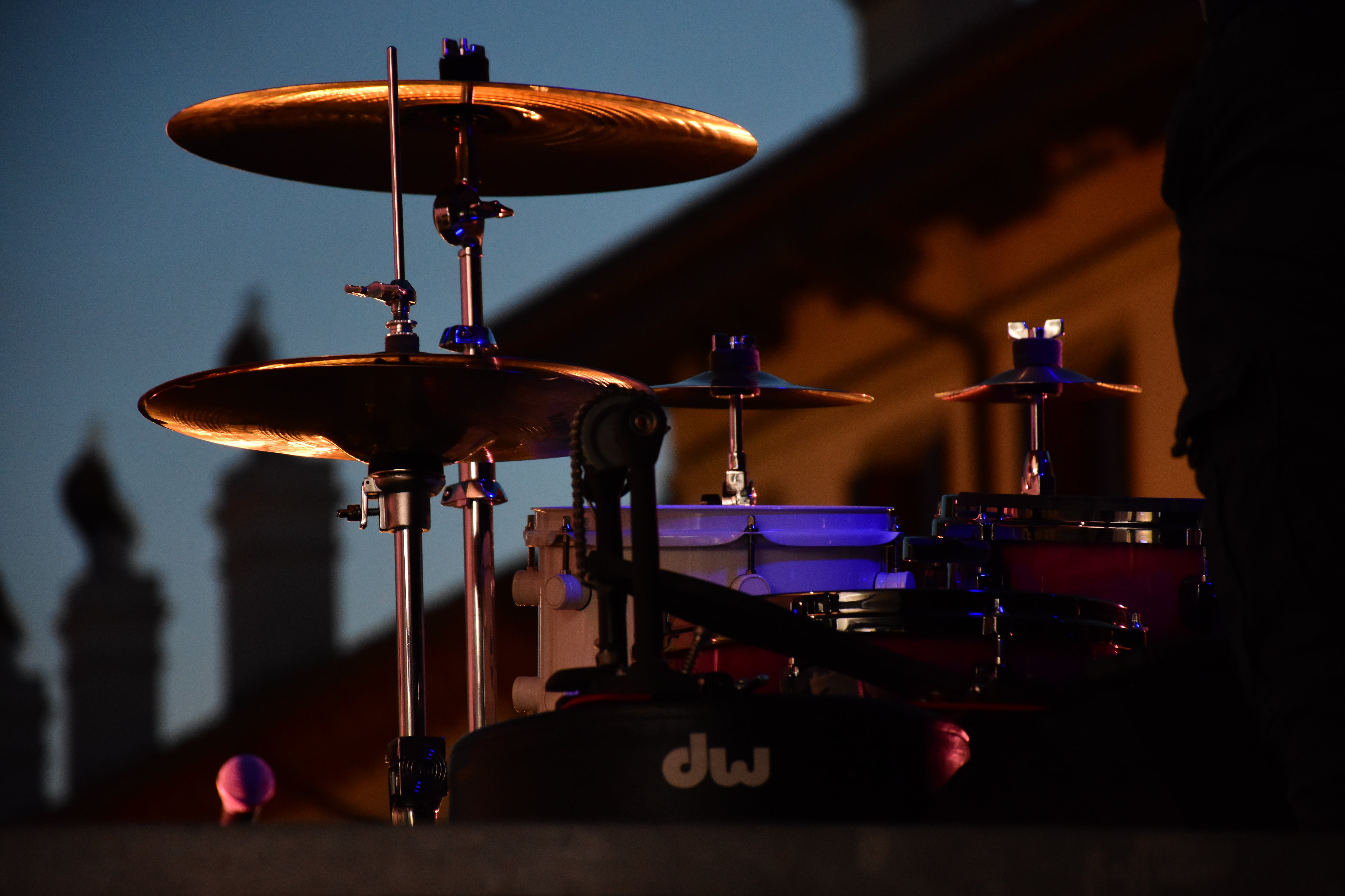 cymbals, absence, night, focus, indoors, music, sound, lighting equipment, drummer, percussion, selective, focus on foreground, jazz, brown, enjoyment, HD Wallpaper