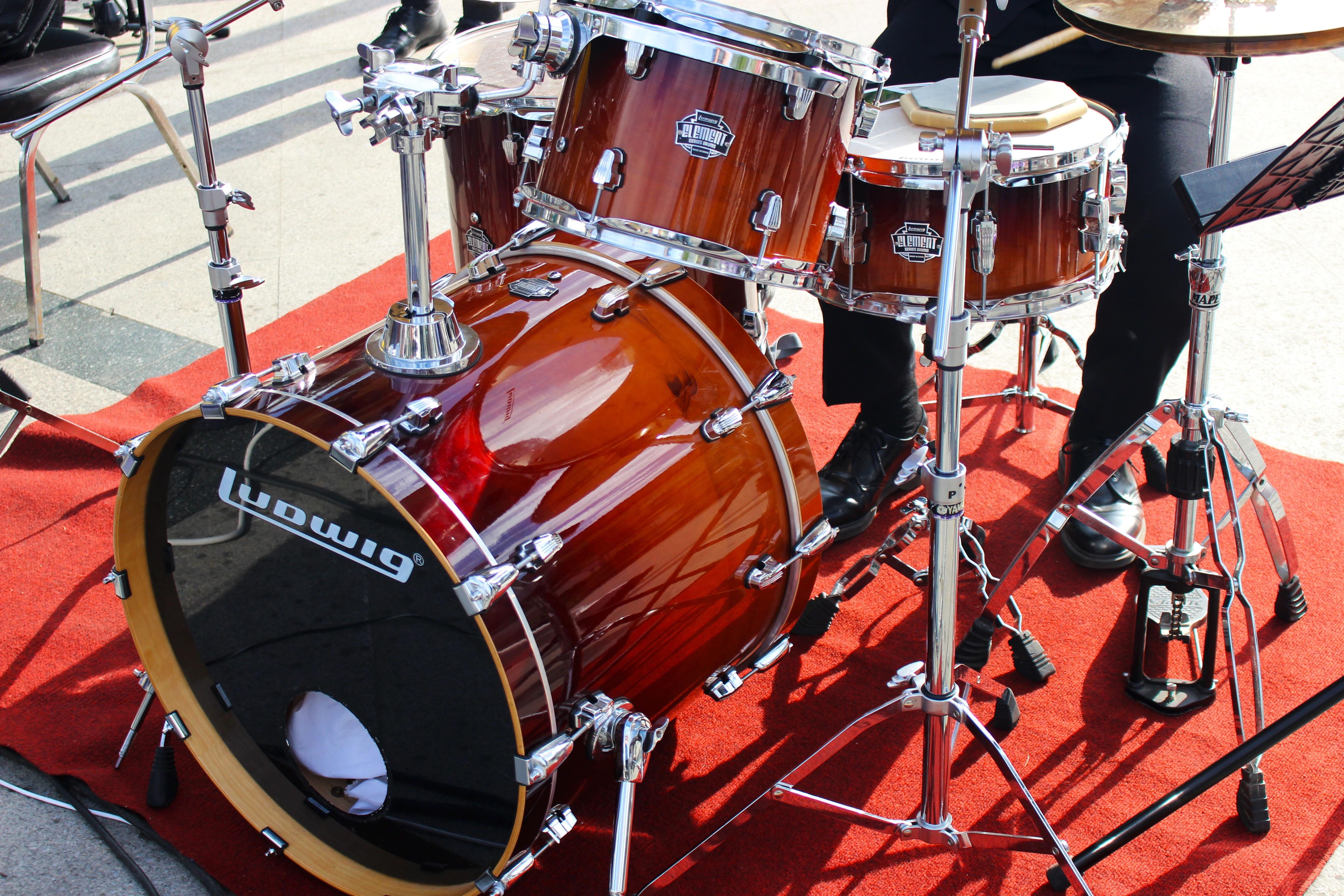 musical instrument, sunlight, musician, percussion instrument, arts culture and entertainment, brown, Drum Kit, high angle view, modern, metal, concert, HD Wallpaper