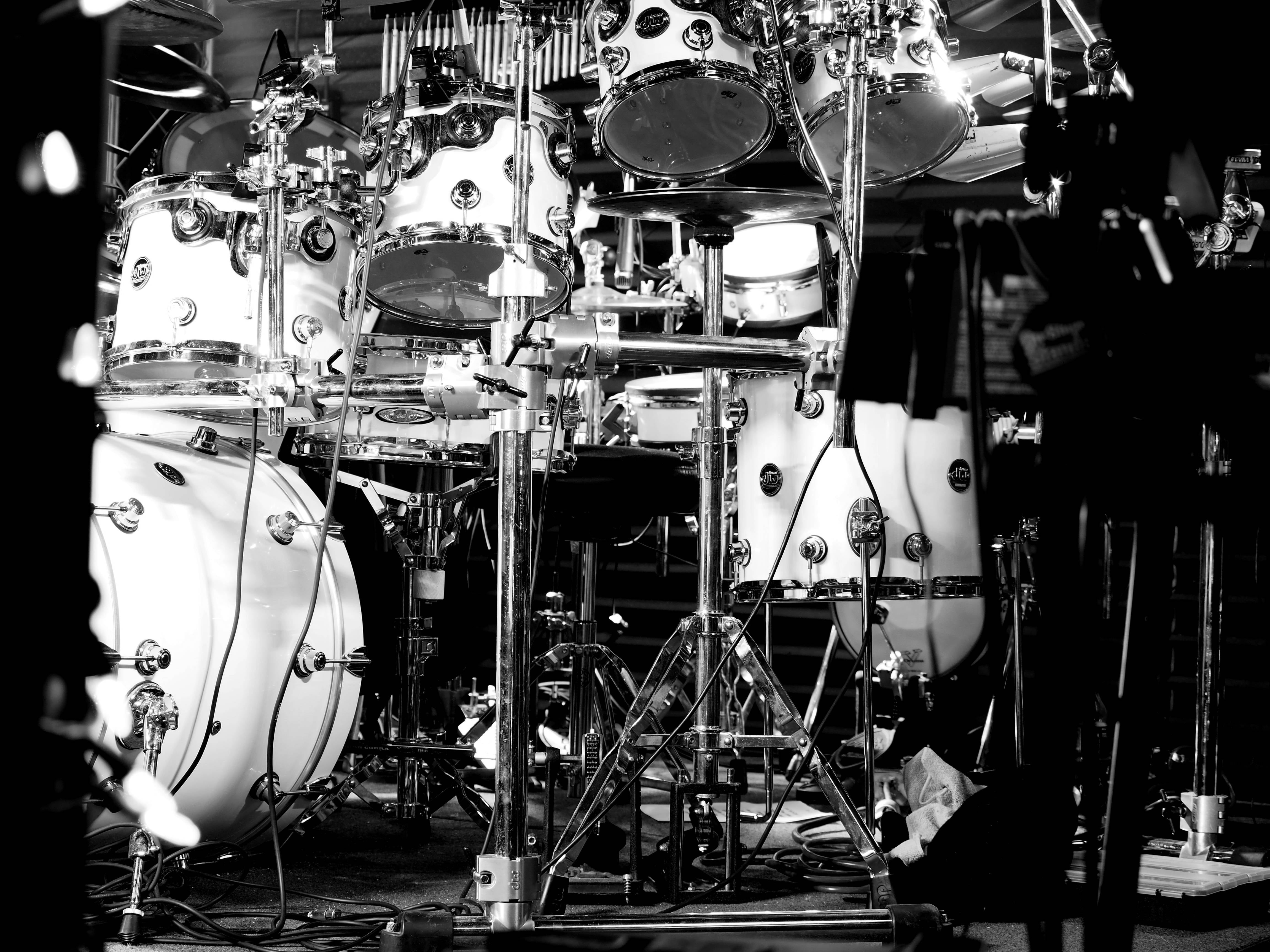 arts culture and entertainment, metal, absence, sound, amusement park, drum Kit, large group of objects, electricity, illuminated, musical Instrument, transportation, HD Wallpaper