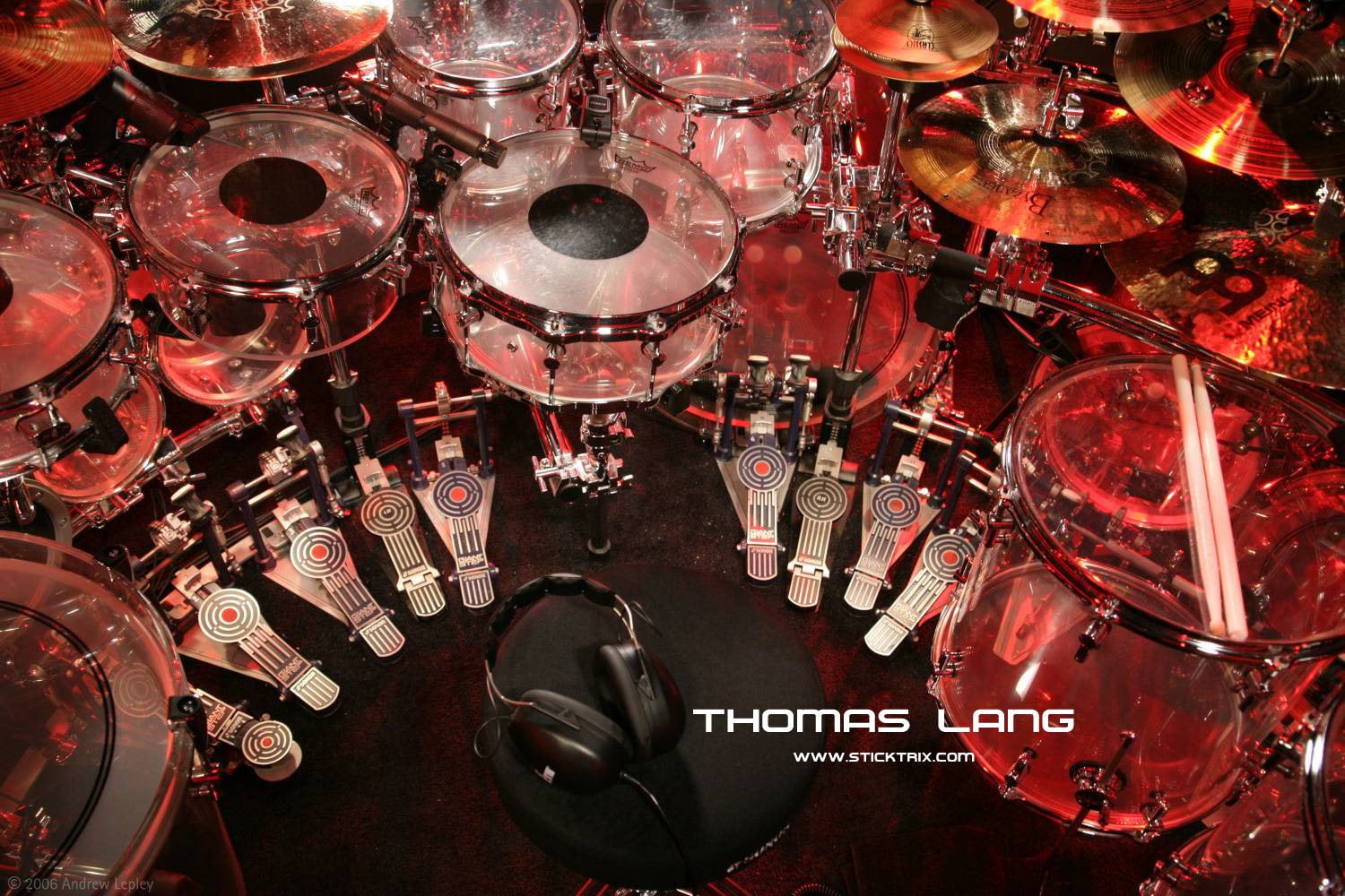 table, celebration, arrangement, close-up, shiny, set, drum, large group of objects, 720P, no people, high angle view, abundance, metal, white, backgrounds, HD Wallpaper