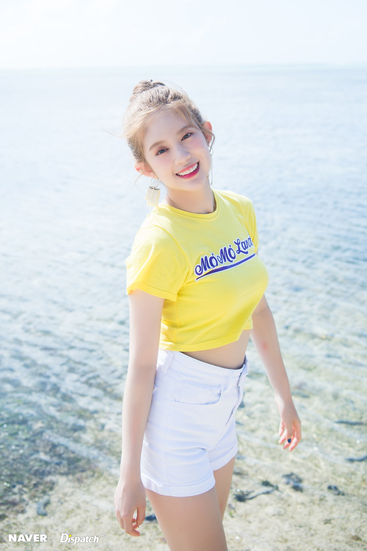 sea, child, horizon over water, nature, hair, positive emotion, looking at camera, K-pop, emotion, one person, water, Asian, childhood, women, hairstyle, Phone HD Wallpaper