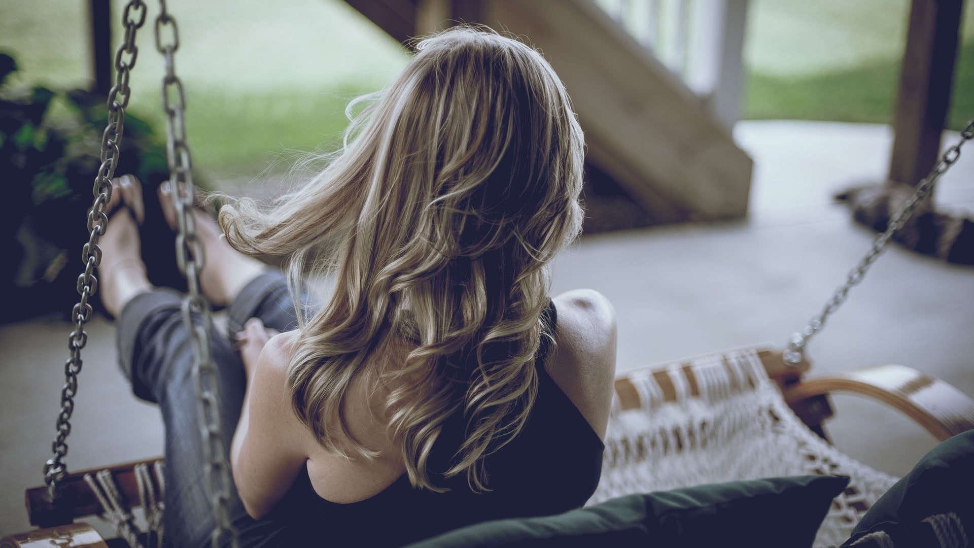 1080P, photography, focus on foreground, three quarter length, hairstyle, real people, outdoors, playground, childhood, one person, swing, long hair, day, HD Wallpaper