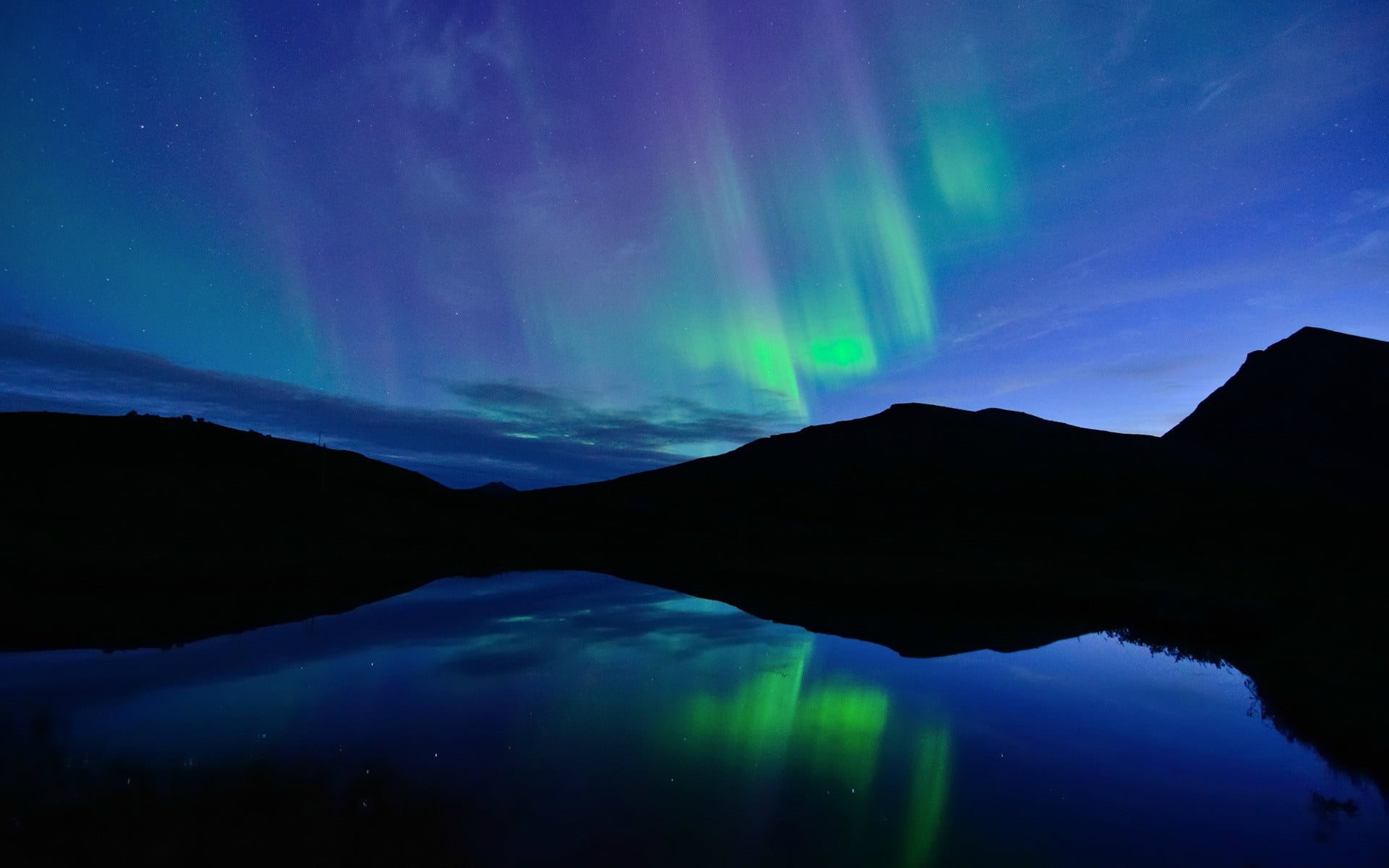lake, reflection, tranquil scene, mountain, aurorae, mountain range, 1080P, nature, cloud - sky, no people, tranquility, astronomy, phenomenon, blue, star - space, HD Wallpaper