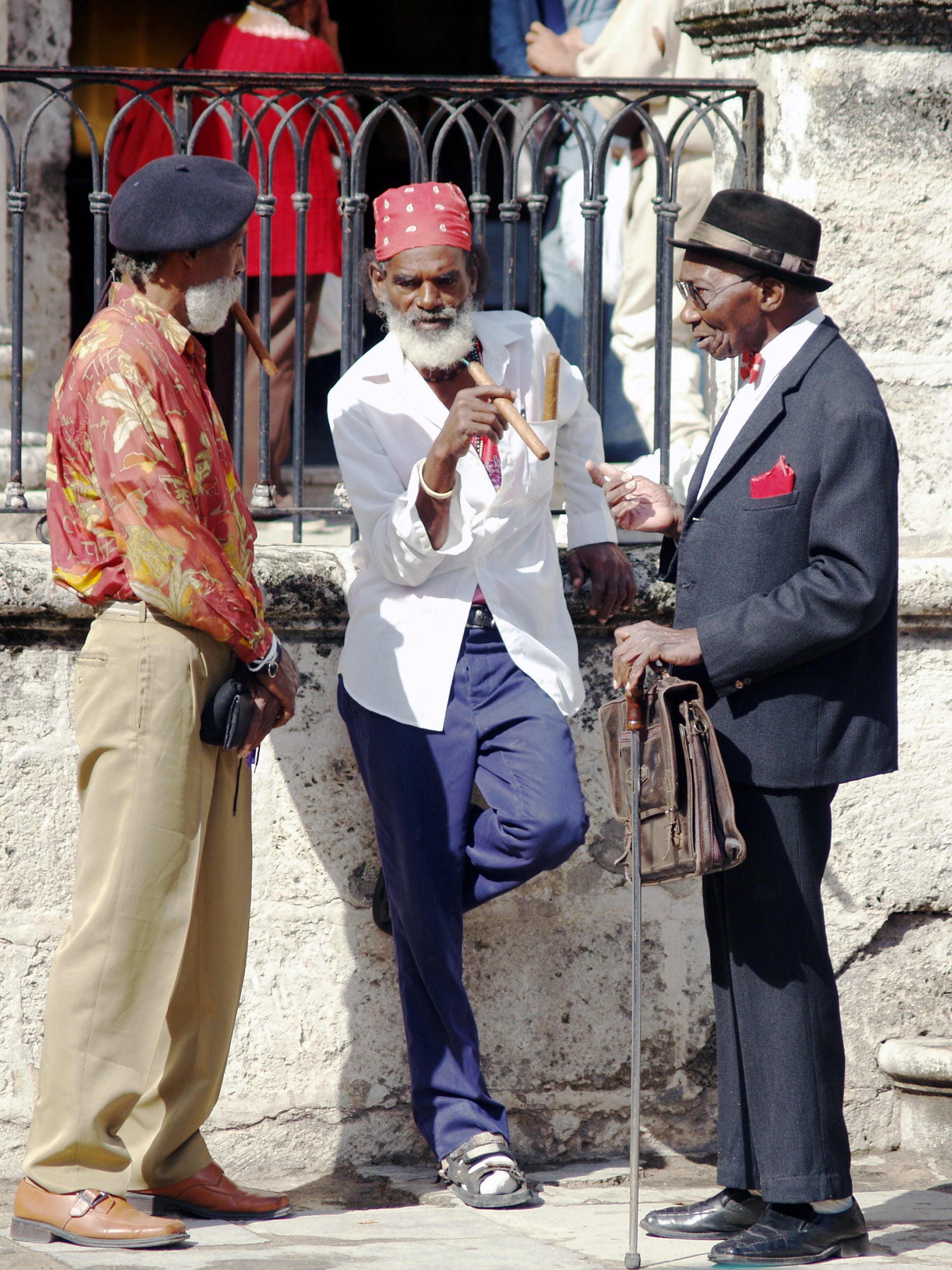 adult, day, Cigar, Havana, Men, mid adult, adults only, mature adult, mid adult men, discussion, males, holding, architecture, standing, traditional clothing, Phone HD Wallpaper