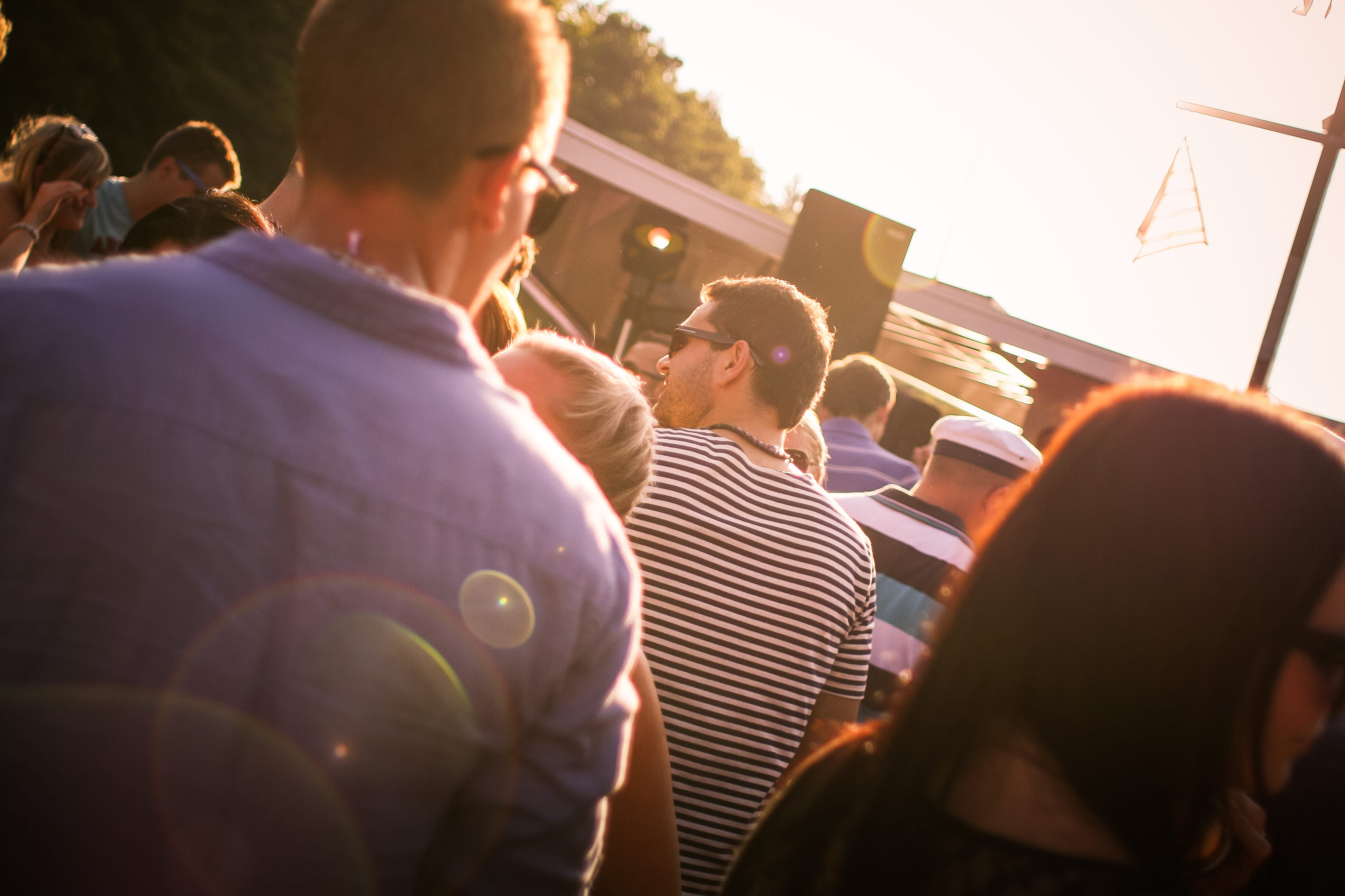 crowd, lens flare, sunlights, togetherness, Sunset, sun, air, mid adult, group Of People, summer, people, young men, fun, teenager, young adult, enjoyment, HD Wallpaper