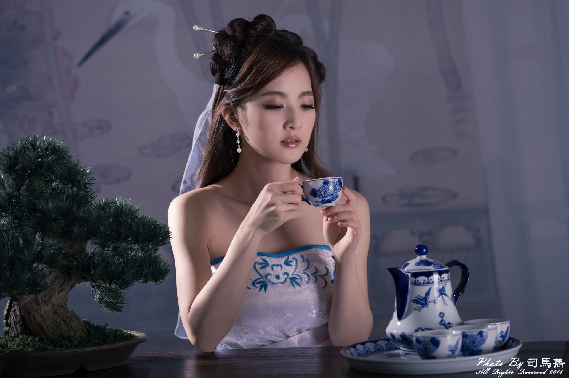 young adult, lifestyles, table, Dress, young women, Tea Set, beauty, Models, beautiful woman, holding, Taiwanese, Mikako Zhang Kaijie, leisure activity, HD Wallpaper
