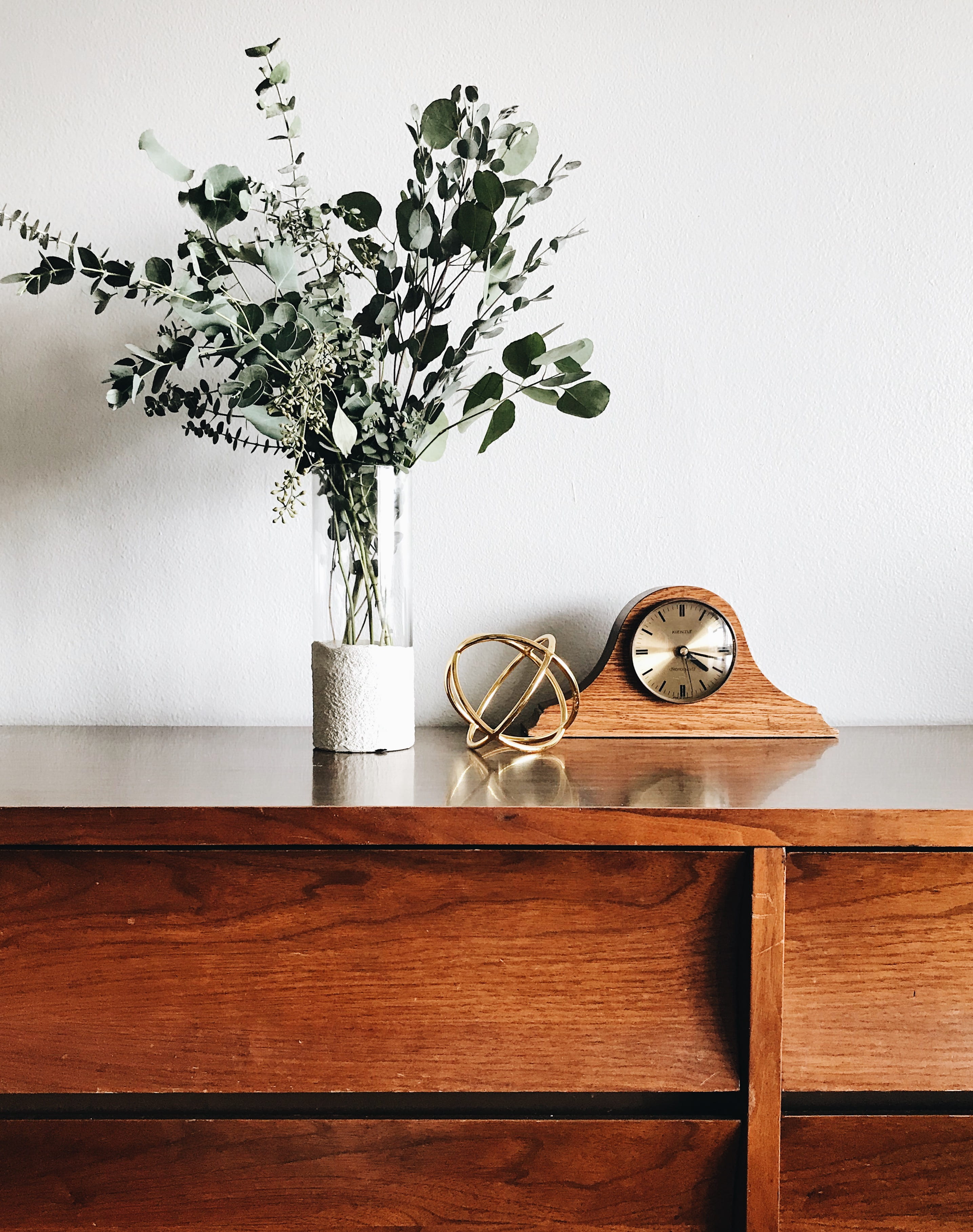 2K, home interior, mantle, framed, table, no people, foliage, petaled, wood - material, still life, potted plant, tree, container, antique, indoors, plant, Phone HD Wallpaper