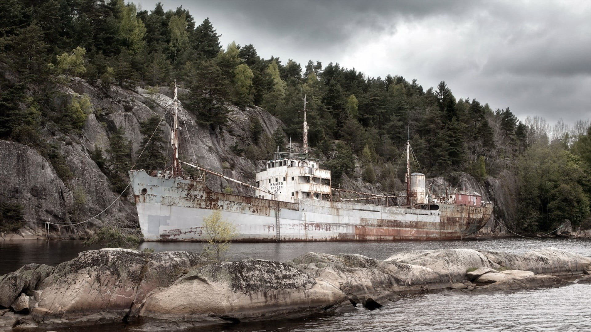 ship, scenics - nature, water, outdoors, white, nature, cloud - sky, architecture, building exterior, vehicle, sky, tree, dam, no people, land, building, HD Wallpaper