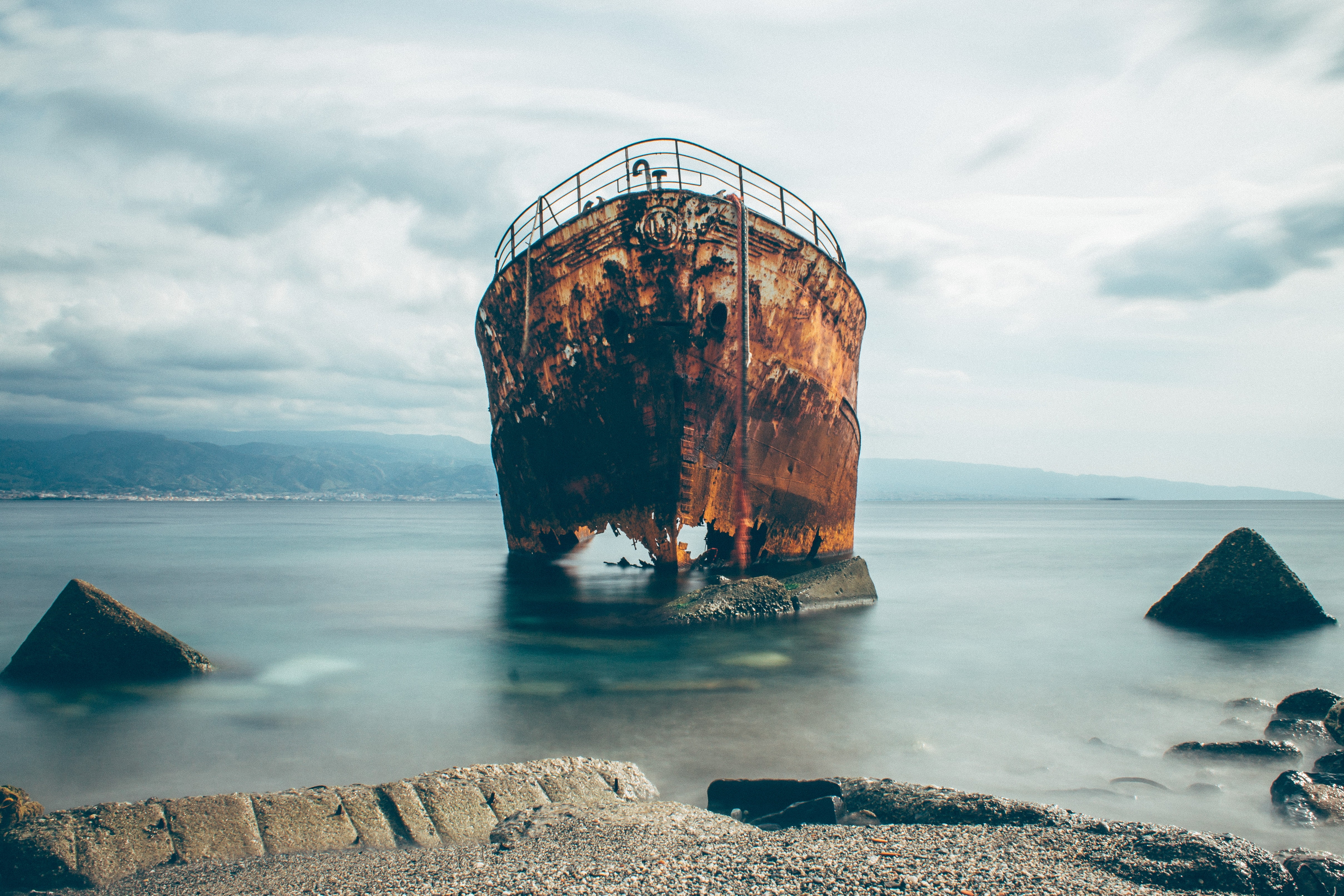 beauty in nature, seashore, horizon, nature, shipwreck, land, stones, sky, tranquil scene, solid, beach, water, rock, landscape, day, Italy, rock - object, HD Wallpaper
