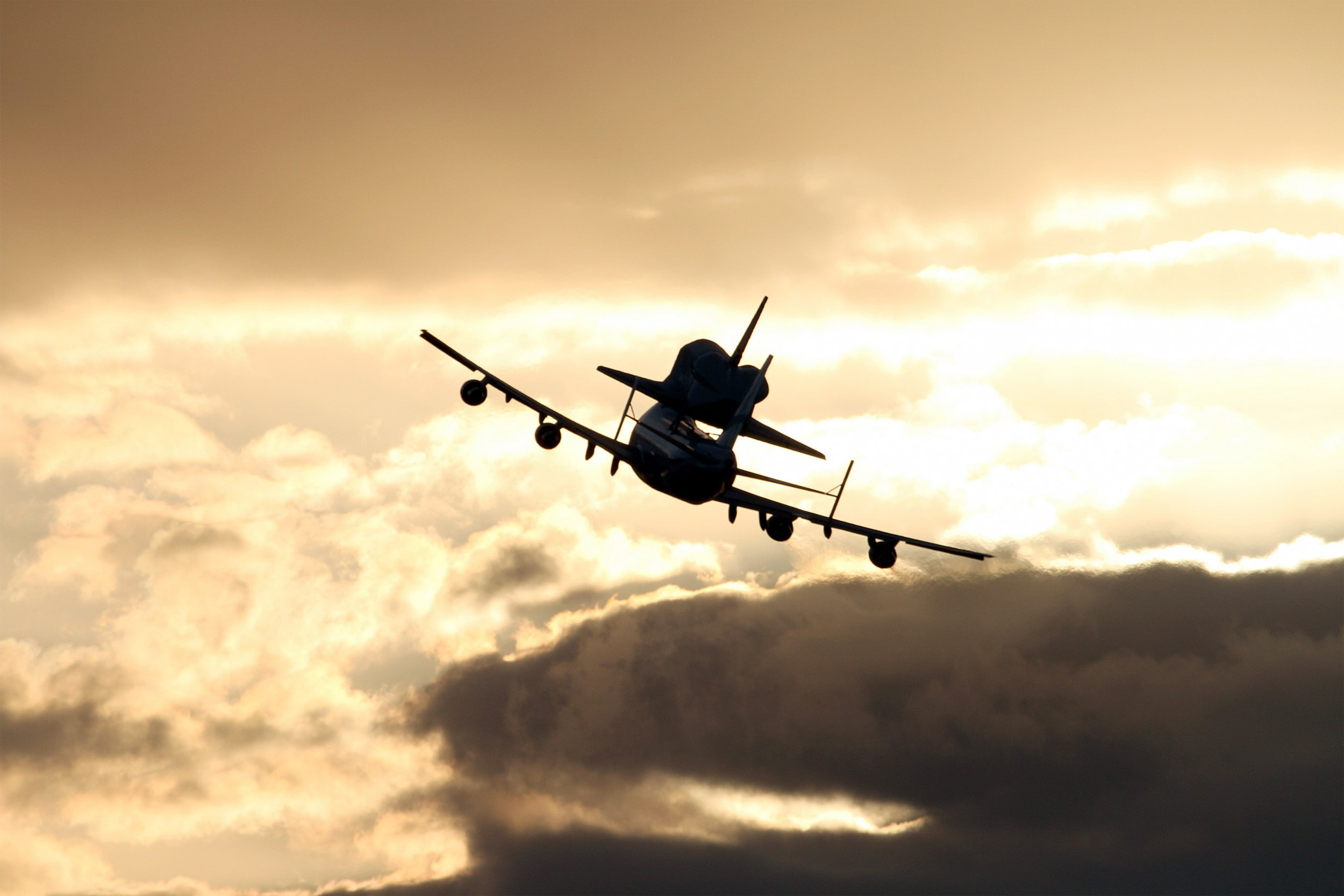 sky, Discovery, mode of transportation, cloud - sky, orange color, travel, transportation, outdoors, low angle view, on the move, aircraft, airplane, silhouette, HD Wallpaper