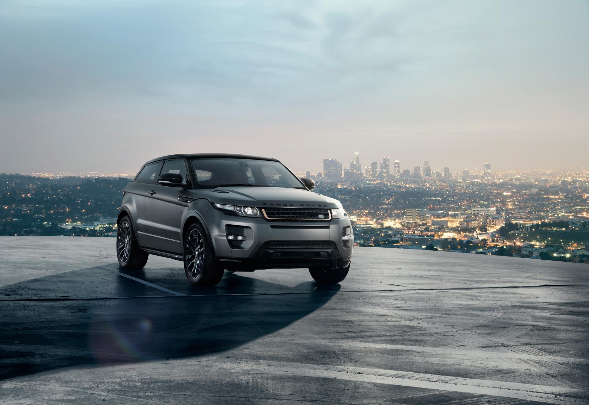 building, building exterior, built structure, landscape, day, architecture, rover, se, evoque, city, no people, car, nature, land, motor vehicle, 1080P, HD Wallpaper