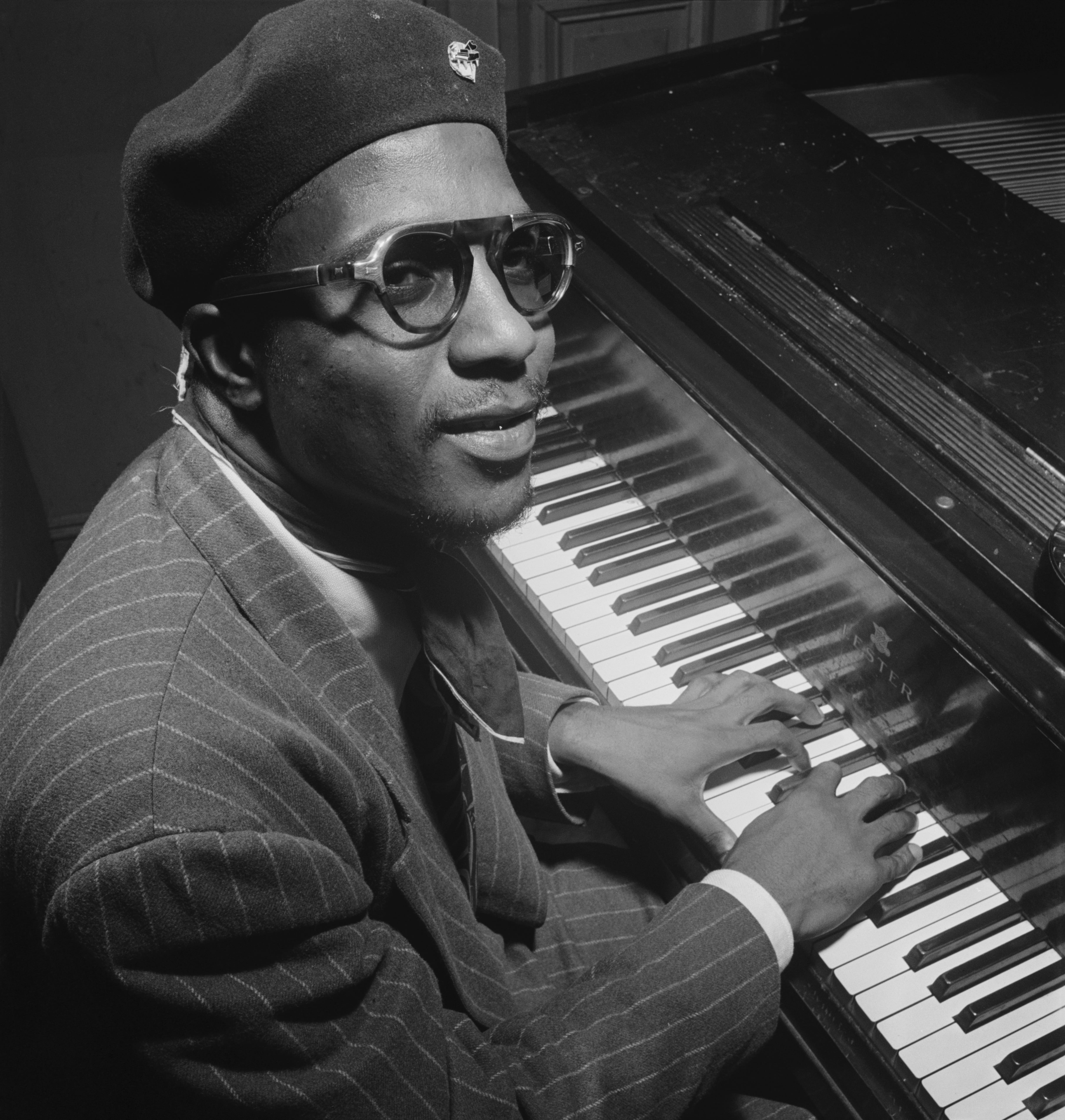 artist, males, 5K, thelonious sphere monk, men, musical equipment, inside, man, hard bop, one person, keyboard, celebrity, hat, african american, vintage, Phone HD Wallpaper