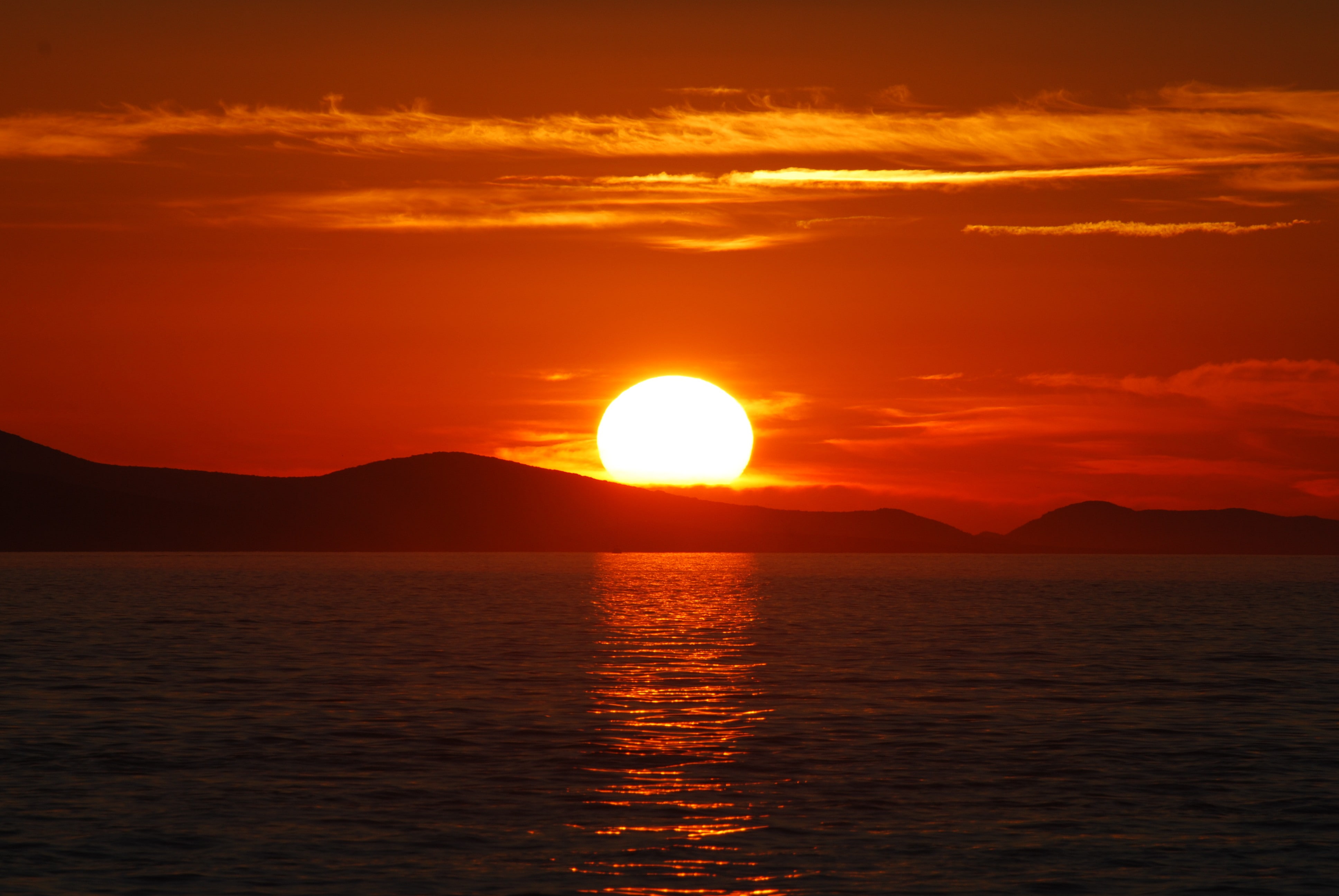 reflection, sunset, 4K, landscape, skyscape, Sun, orange sky, HD Wallpaper