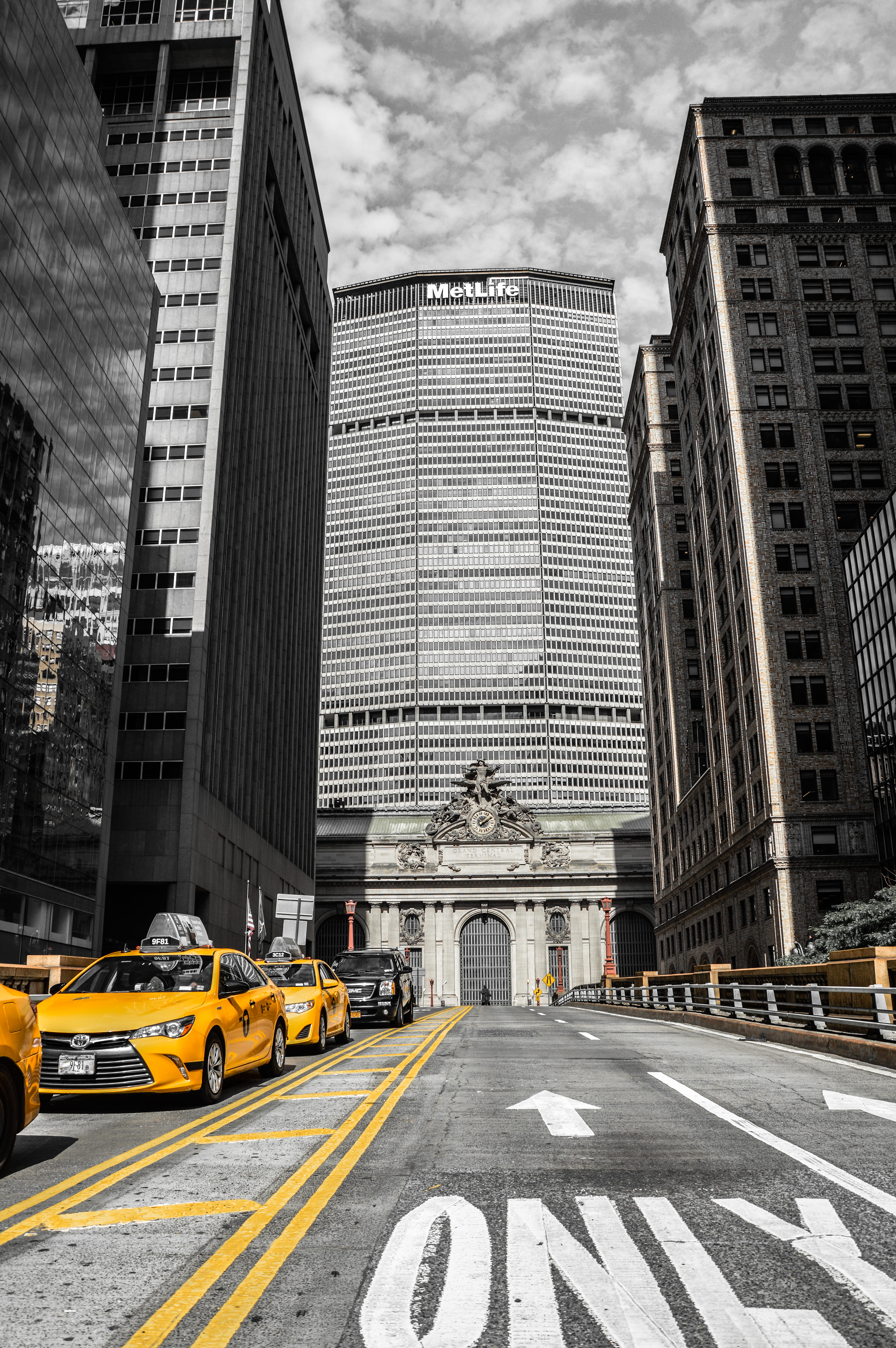 urban, new york, office building exterior, modern, car, skyscraper, black and white, road marking, skylight, building exterior, cab, cityscape, no people, Phone HD Wallpaper